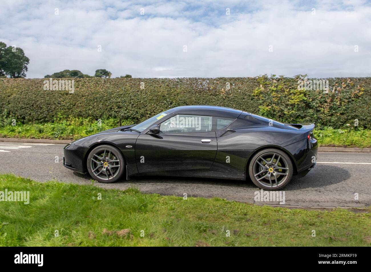 Lotus Evora 4 V6 Black car coupé essence 3456 cm3, suralimenté et intercooler V-6 à 24 24 soupapes à DACT, équipé d'un moteur V6 de 3,5 litres à 2010 soupapes 2GR monté au milieu, transversal, de source Toyota. Banque D'Images