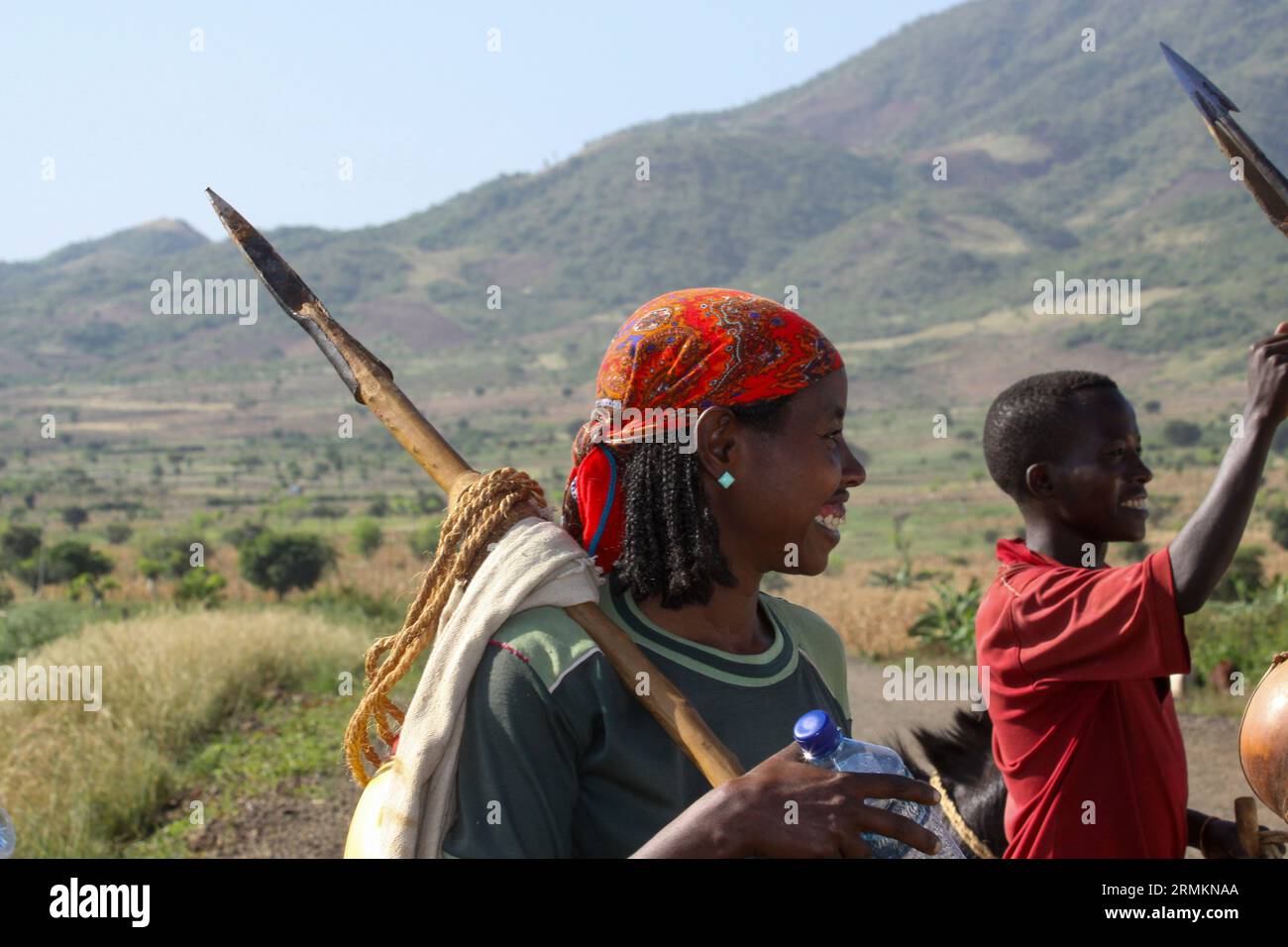 Membre masculin de la tribu Gamo le peuple Gamo est un groupe ethnique éthiopien situé dans les hauts plateaux Gamo du sud de l'Éthiopie. Ils se trouvent dans plus Banque D'Images