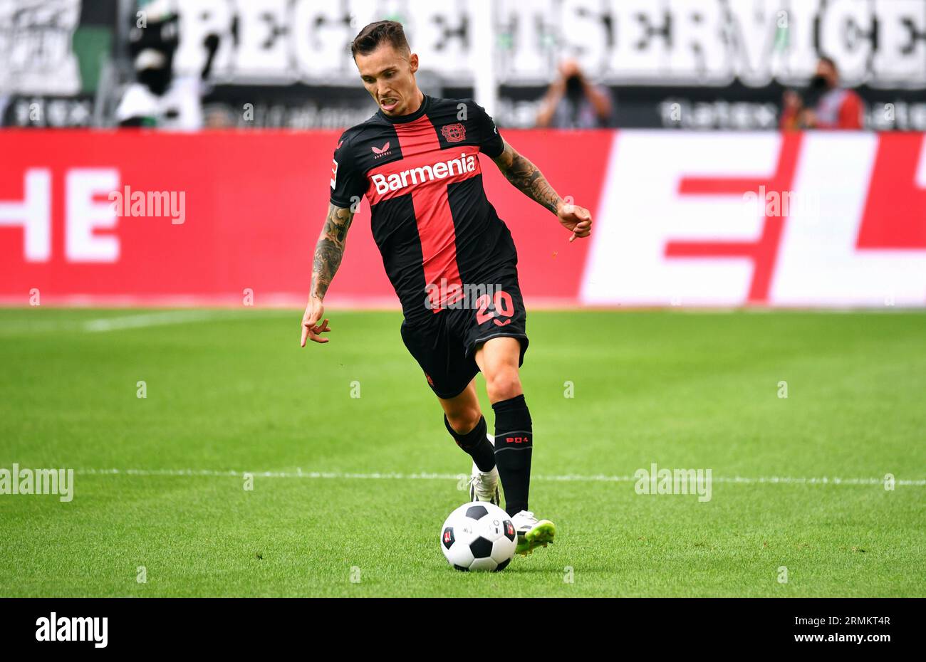 Bundesliga, Borussia Park Mönchengladbach : Borussia Mönchengladbach vs Bayer Leverkusen ; Alejandro Grimaldo (LEV) Banque D'Images