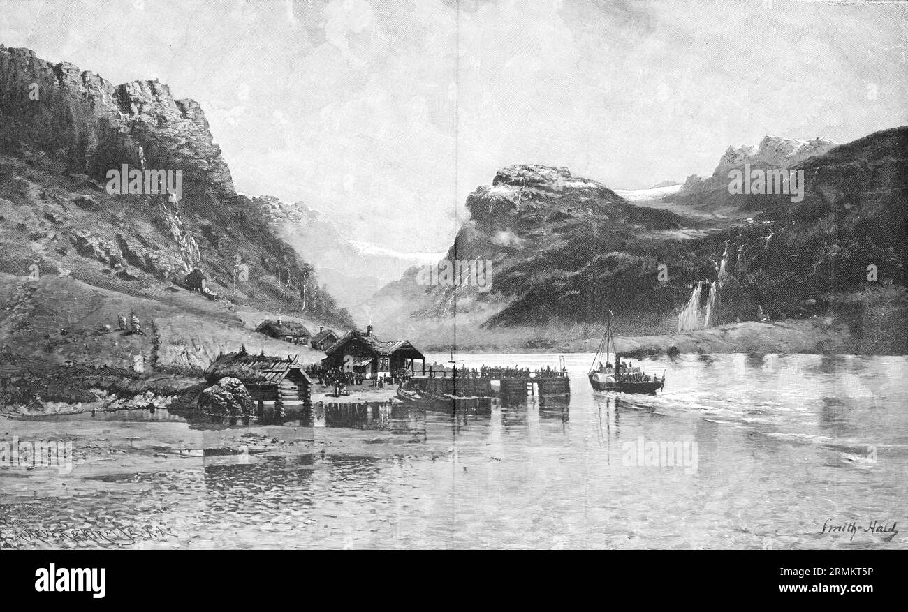 Paysage de fjord norvégien, Norvège, montagnes accidentées, rochers, neige, pics, cascade, maisons en bois, jetée, vapeur, toit naturel, cheminées fumeurs Banque D'Images