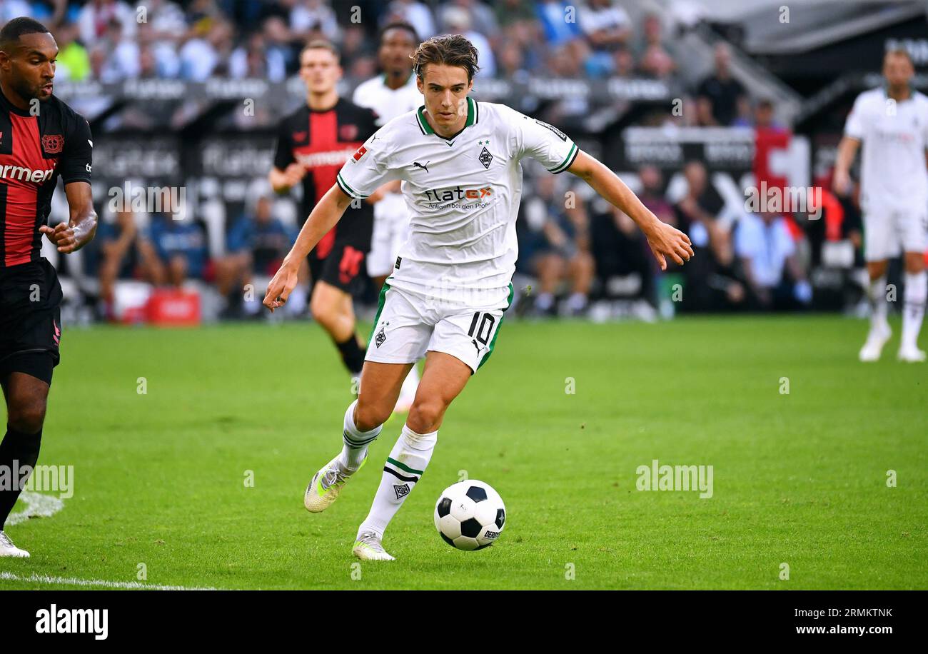 Bundesliga, Borussia Park Mönchengladbach : Borussia Mönchengladbach vs Bayer Leverkusen ; Florian Neuhaus (BMG) Banque D'Images