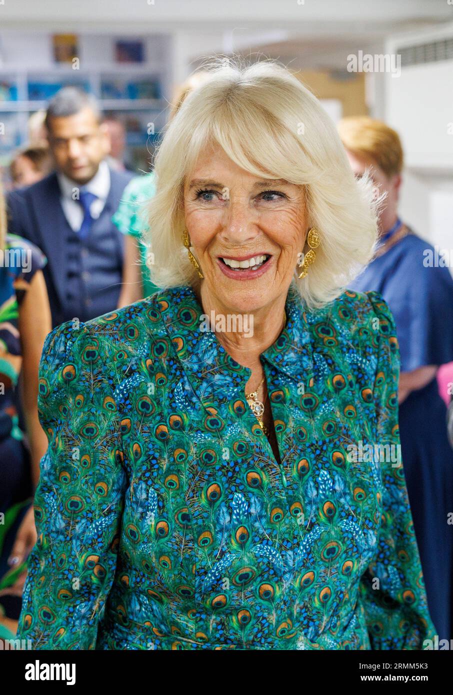 La reine Camilla rejoint les enfants et les résidents des maisons de soins pour un récital Poetry Together et un thé à l'école primaire Fielding à Ealing, dans l'ouest de Londres. Date de la photo : mardi 29 août 2023. Banque D'Images