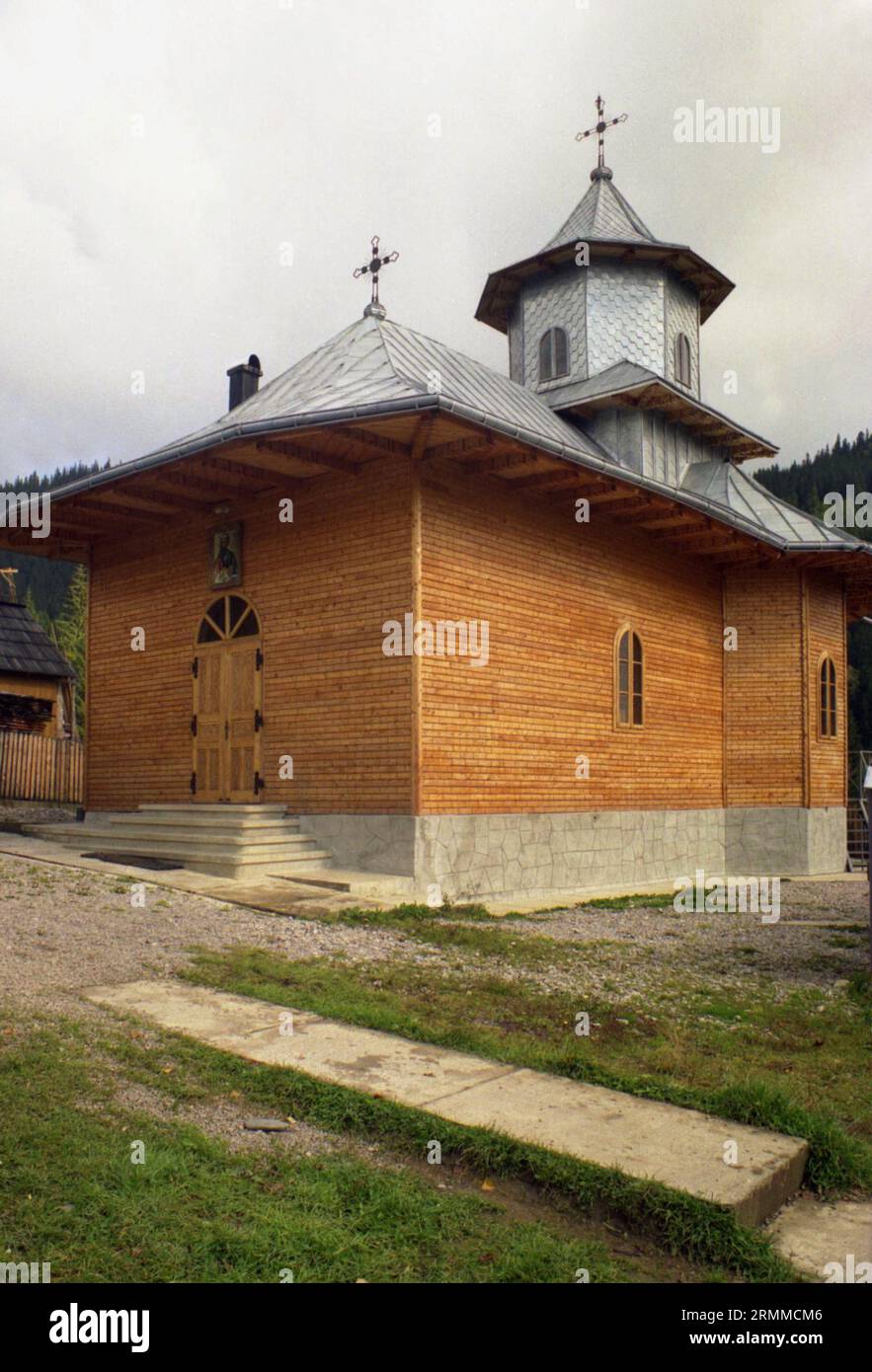 Comté de Suceava, Roumanie, env. 2000. Vue extérieure du monastère de Rarau du 15e siècle. Banque D'Images