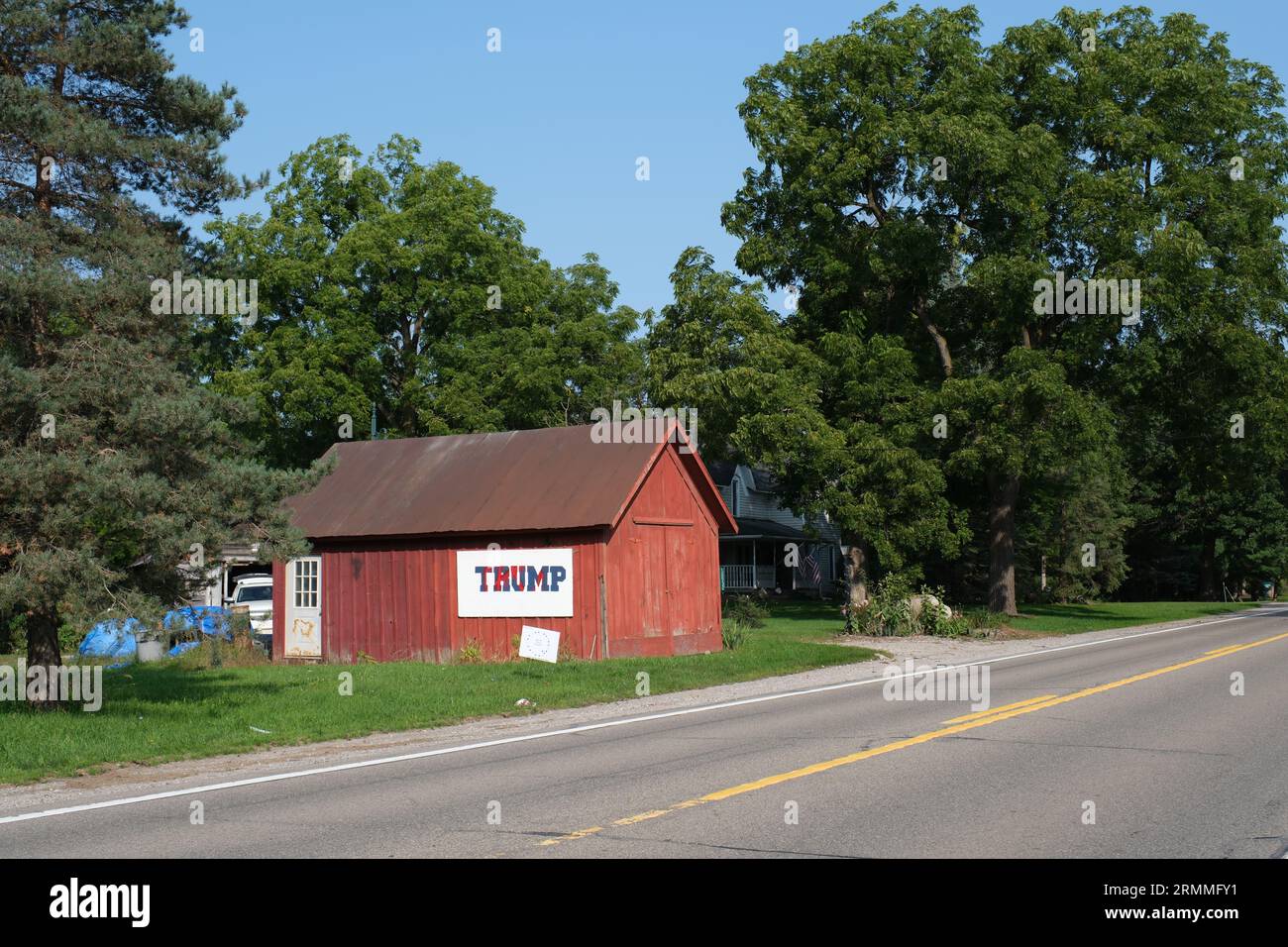 Hangar avec signe soutenant Donald Trump, à Ortonville Michigan Banque D'Images