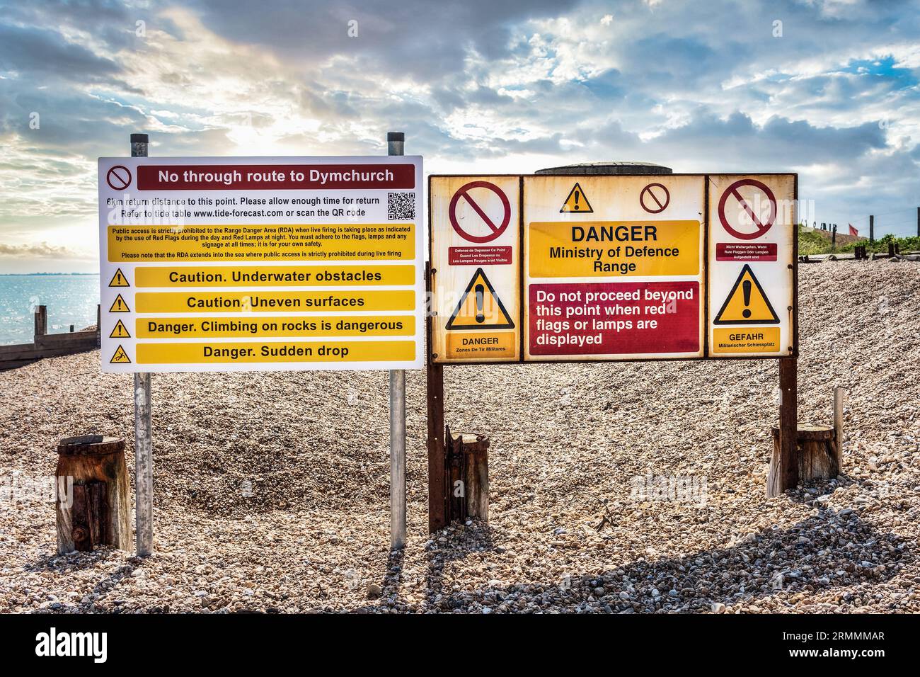 Panneau d'avertissement danger du ministère de la Défense Hythe Beach tir Range Banque D'Images