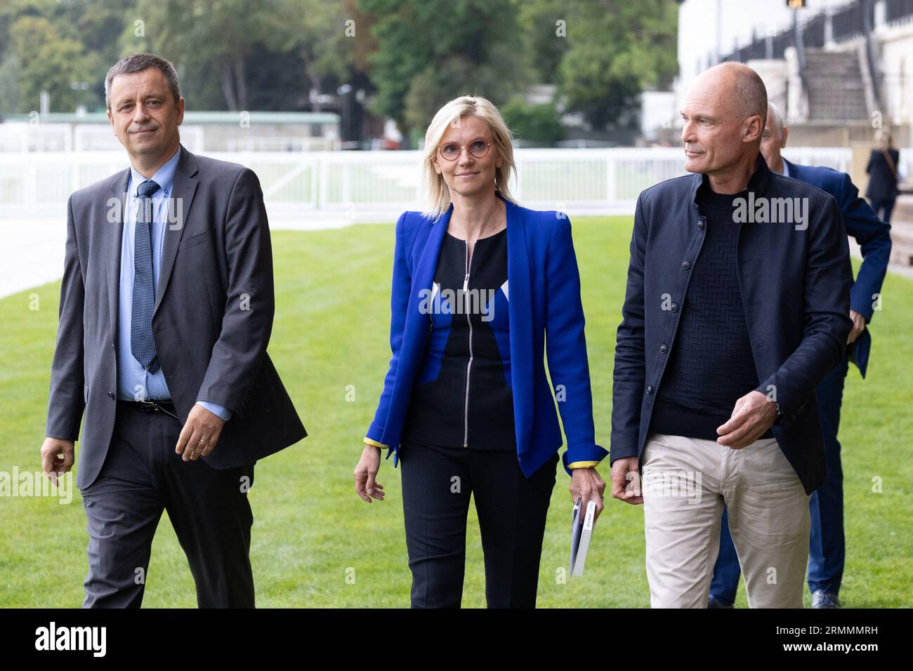 Paris, France. 29 août 2023. Paris, France 29 août 2023. Ministre française de la transition énergétique, Agnès Pannier Runacher, pilote suisse et président de la compagnie aéronautique solaire Solar Impulse Bertrand Piccard, Luc Remont, PDG d’EDF, participe à une réunion des entrepreneurs français (REF) organisée par l’association patronale française mouvement des Entreprises de France (MEDEF) à l’hippodrome de Longchamp à Paris, le 29 août 2023. Photo de Raphael Lafargue/ABACAPRESS.COM crédit : Abaca Press/Alamy Live News Banque D'Images