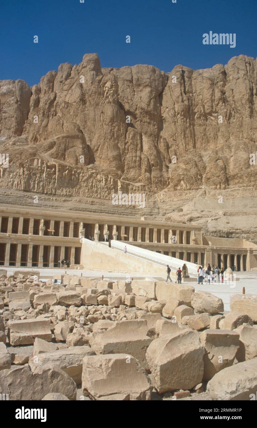 Le temple mortuaire de Hatshepsout à Deir el-Bahari près de Louxor Egypte Banque D'Images