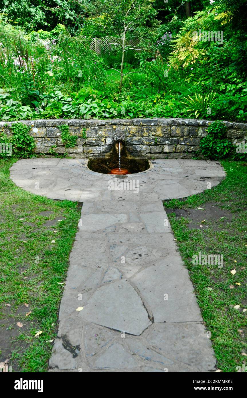 Chalice Well Gardens, Glasonbury, Somerset, Angleterre - Fontaine Lions Head Banque D'Images
