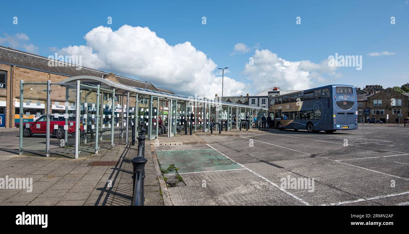 Abri de bus et baies de stationnement pour les bus à Skipton North Yorkshire, district de Craven. Banque D'Images