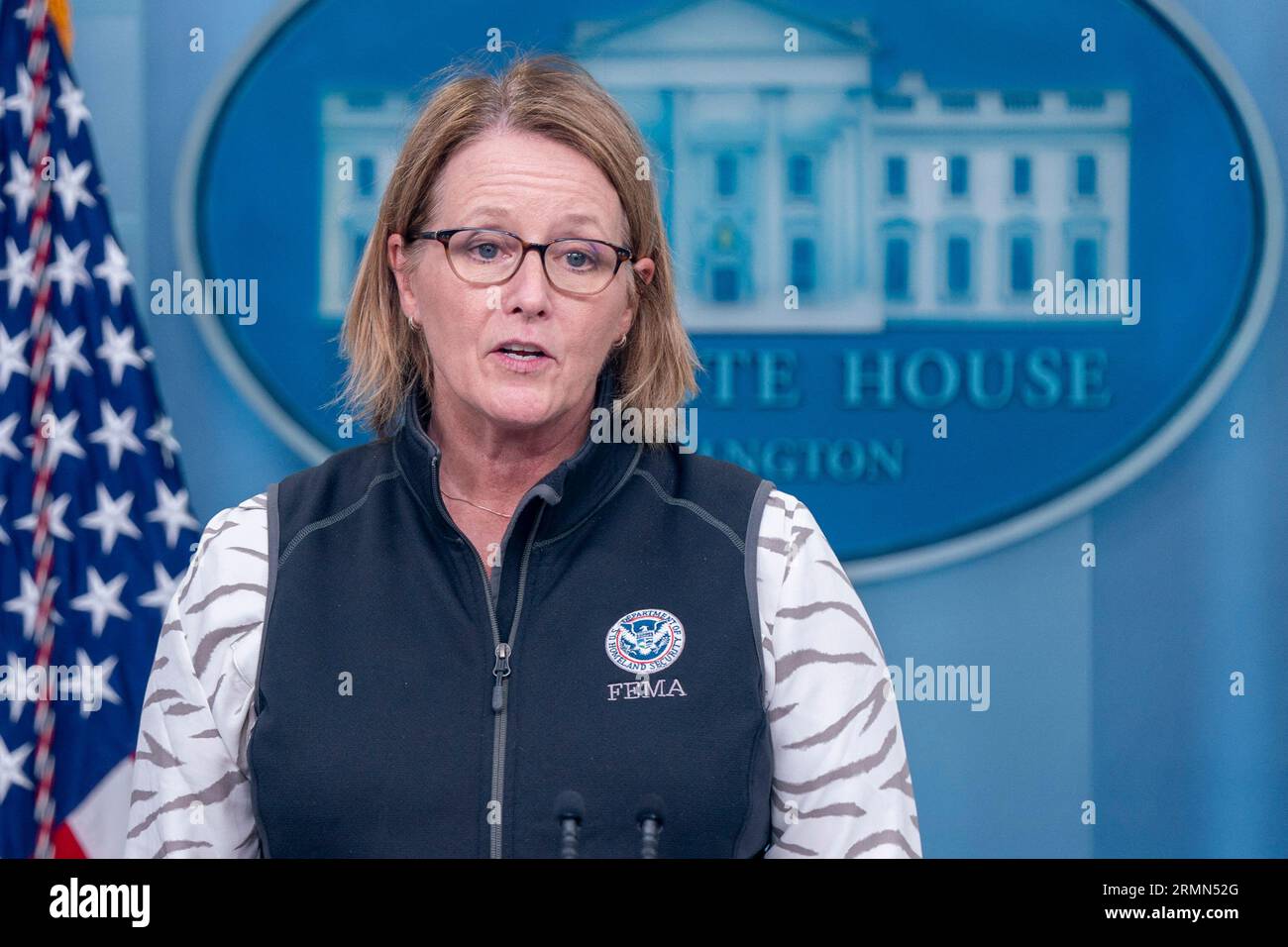 Washington, États-Unis. 29 août 2023. Deanne Criswell, administratrice de la Federal Emergency Management Agency (FEMA), livre une mise à jour sur les préparatifs de l'ouragan Idalia à la Maison Blanche à Washington, DC, États-Unis, 29 août 2023. Les Floridiens se préparent à l’impact potentiel d’Idalia, qui s’est renforcé à un ouragan de catégorie 1. Crédit : Abaca Press/Alamy Live News Banque D'Images