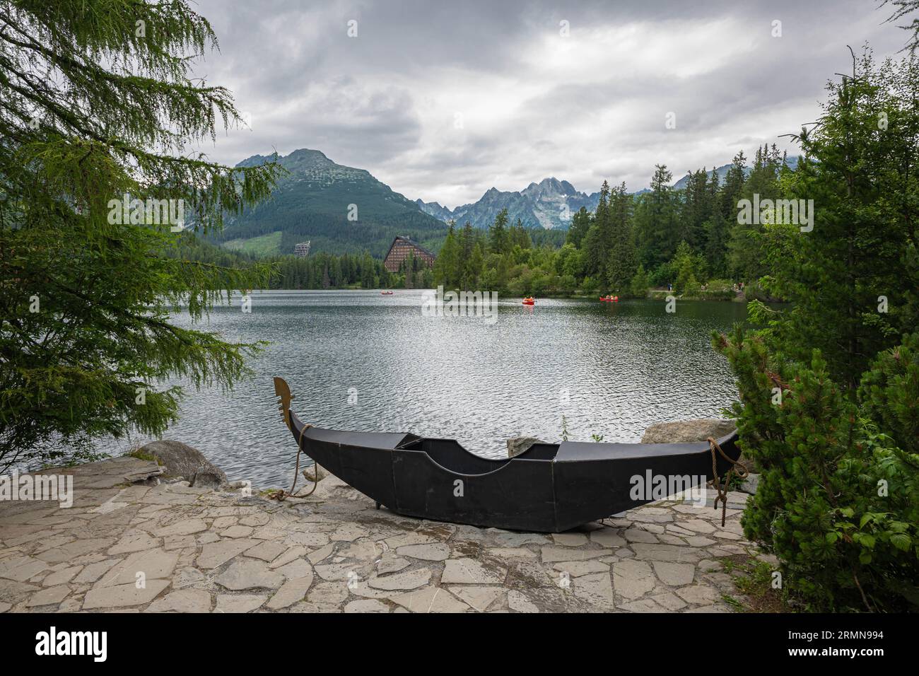 Vue panoramique sur le lac Štrbské Pleso, montagnes Tatras, Slovaquie Banque D'Images