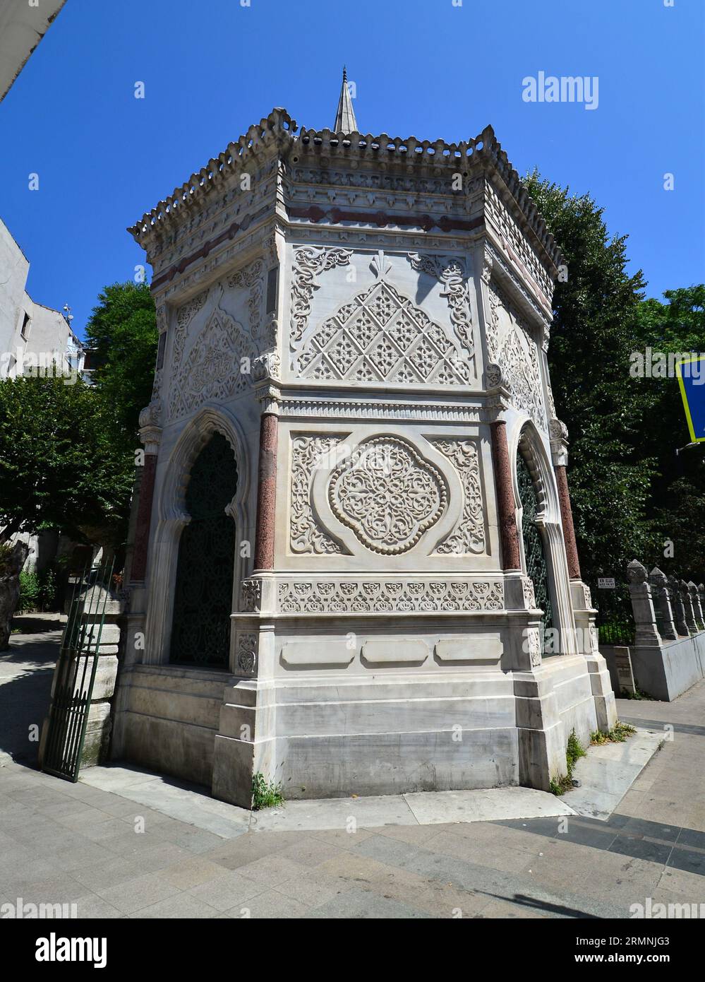 Mosquée historique Fuat Pacha et tombe à Istanbul, Turquie. Banque D'Images