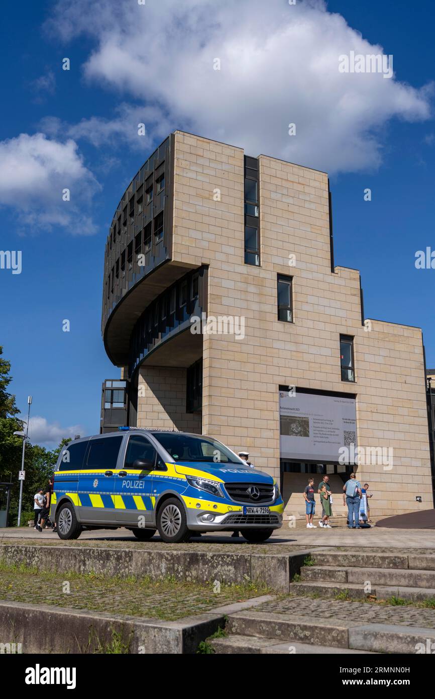 Construction du Landtag NRW à Düsseldorf, véhicules de police, protection des objets, protection policière, NRW, Allemagne Banque D'Images