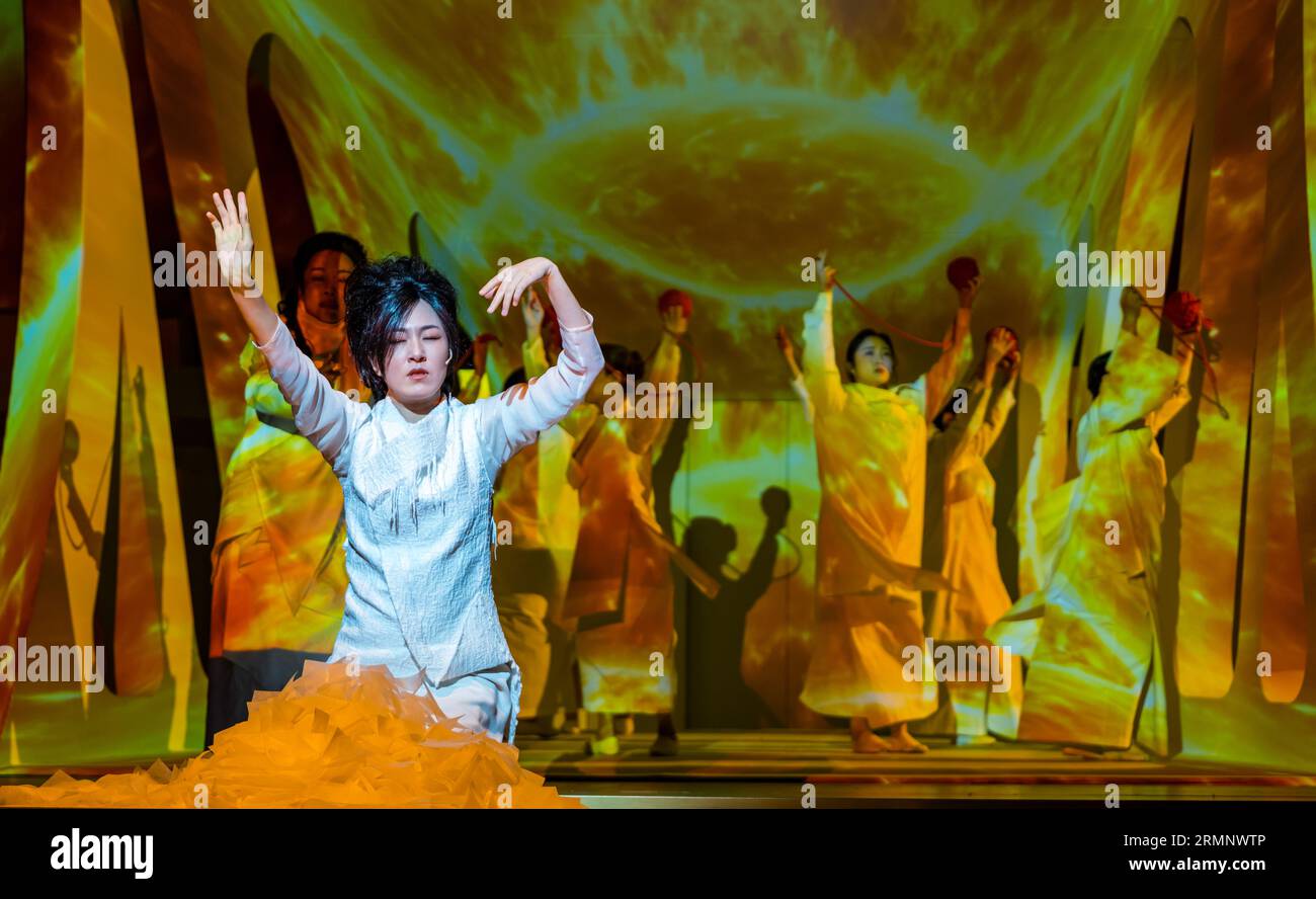 Scène tirée de l'opéra coréen Trojan Women, Edinburgh Internationa Festival, Ecosse, Royaume-Uni Banque D'Images