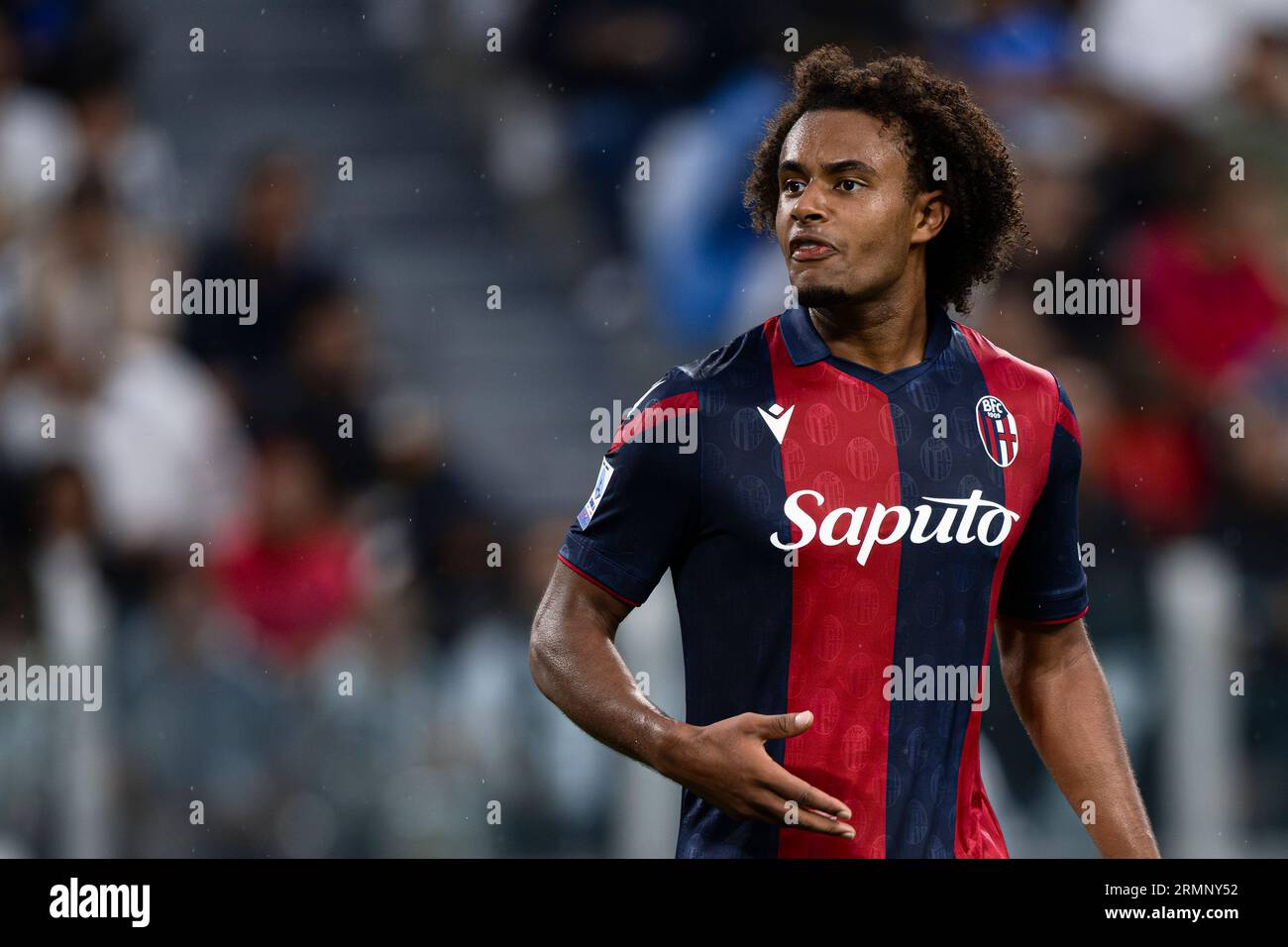 Joshua Zirkzee du Bologna FC regarde pendant le match de football Serie A entre la Juventus FC et le Bologna FC. Banque D'Images