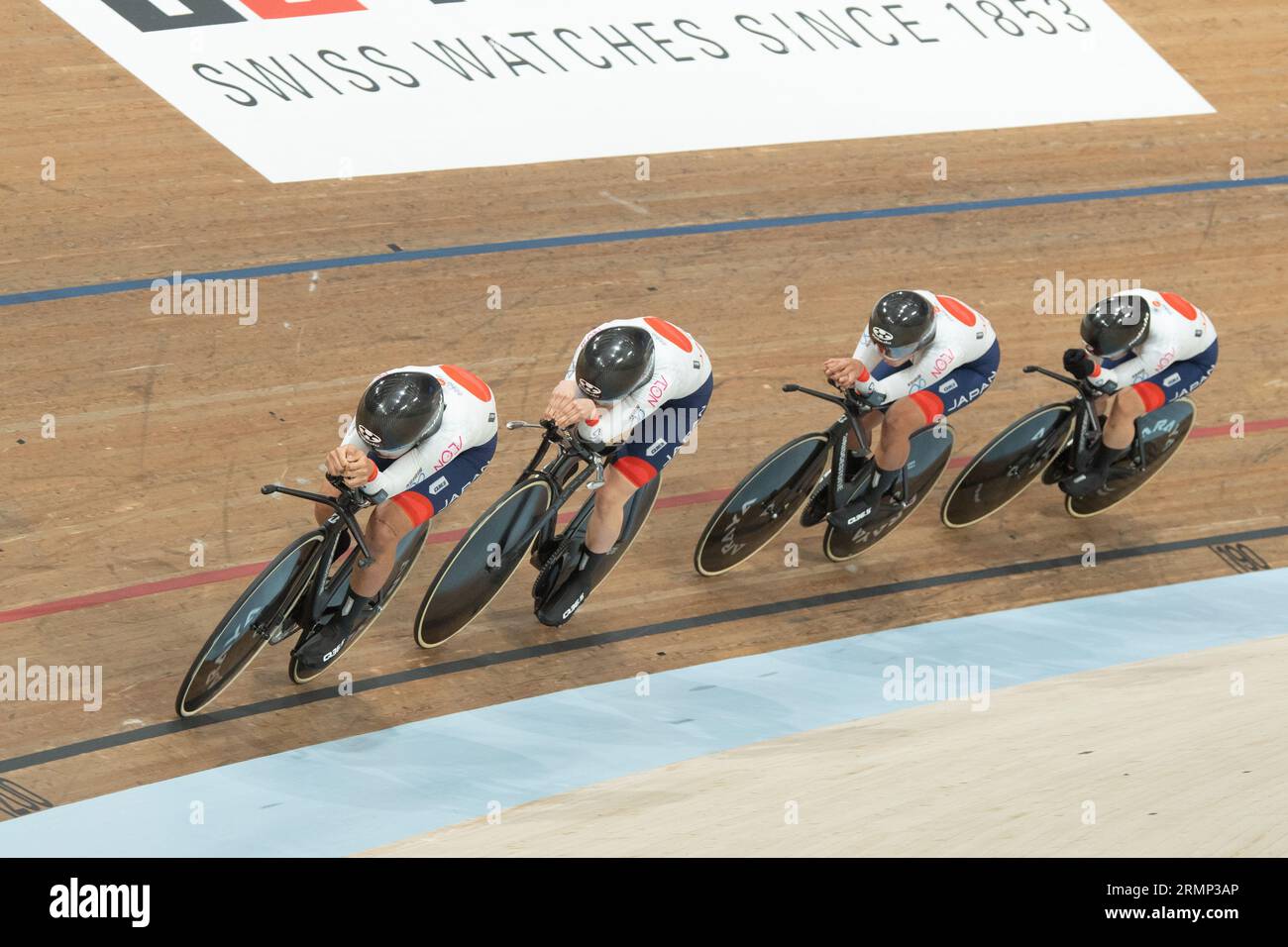 L'équipe japonaise de poursuite par équipe féminine lors de leur course de qualification, Championnats du monde de cyclisme sur piste UCI, 4 août 2023 Banque D'Images