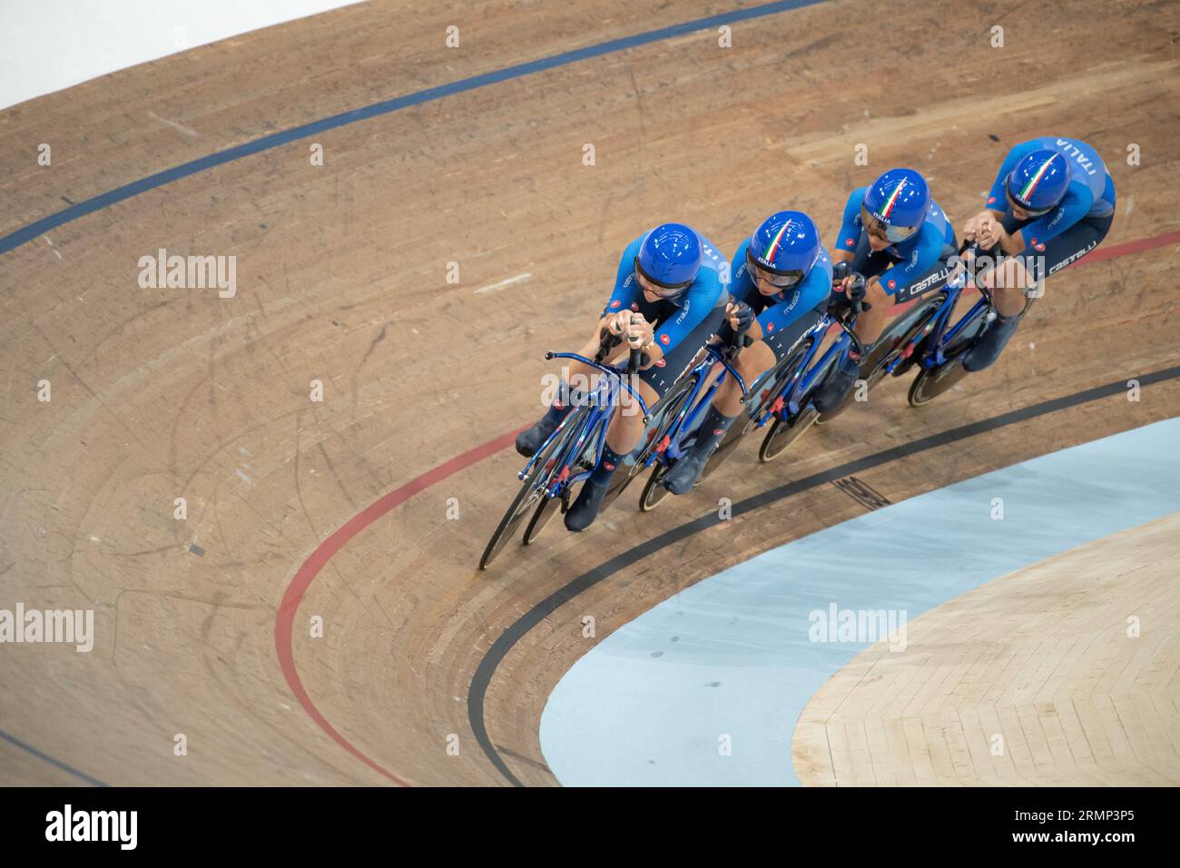 L'équipe italienne de poursuite par équipe féminine lors des qualifications aux Championnats du monde de cyclisme sur piste UCI, le 4 août 2023 Banque D'Images