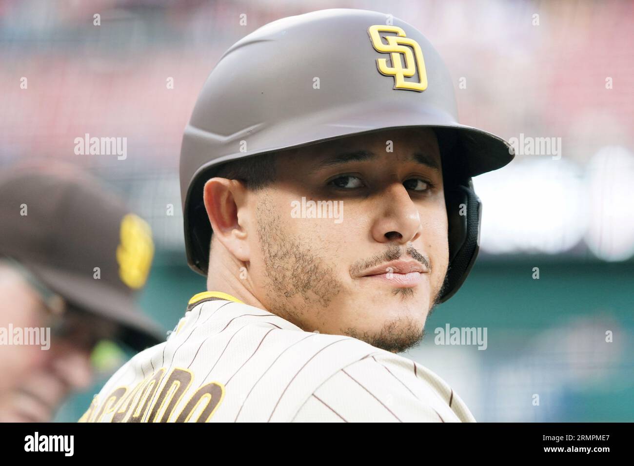 St. Louis, États-Unis. 29 août 2023. San Diego Padres Manny Machado regarde les tribunes alors que les fans chantent son nom lors d'un match contre la St. Louis Cardinals au Busch Stadium à St. Louis le mardi 29 août 2023. Photo de Bill Greenblatt/UPI crédit : UPI/Alamy Live News Banque D'Images