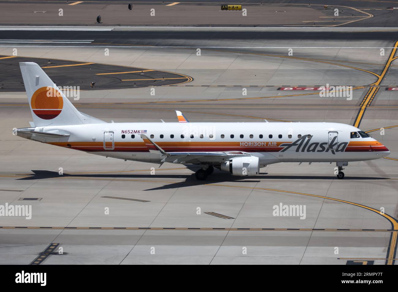 La nouvelle décoration rétro d'Horizon Airlines présente le même schéma de peinture et le même logo que celui utilisé par la compagnie aérienne de 1981 à 1986. Banque D'Images