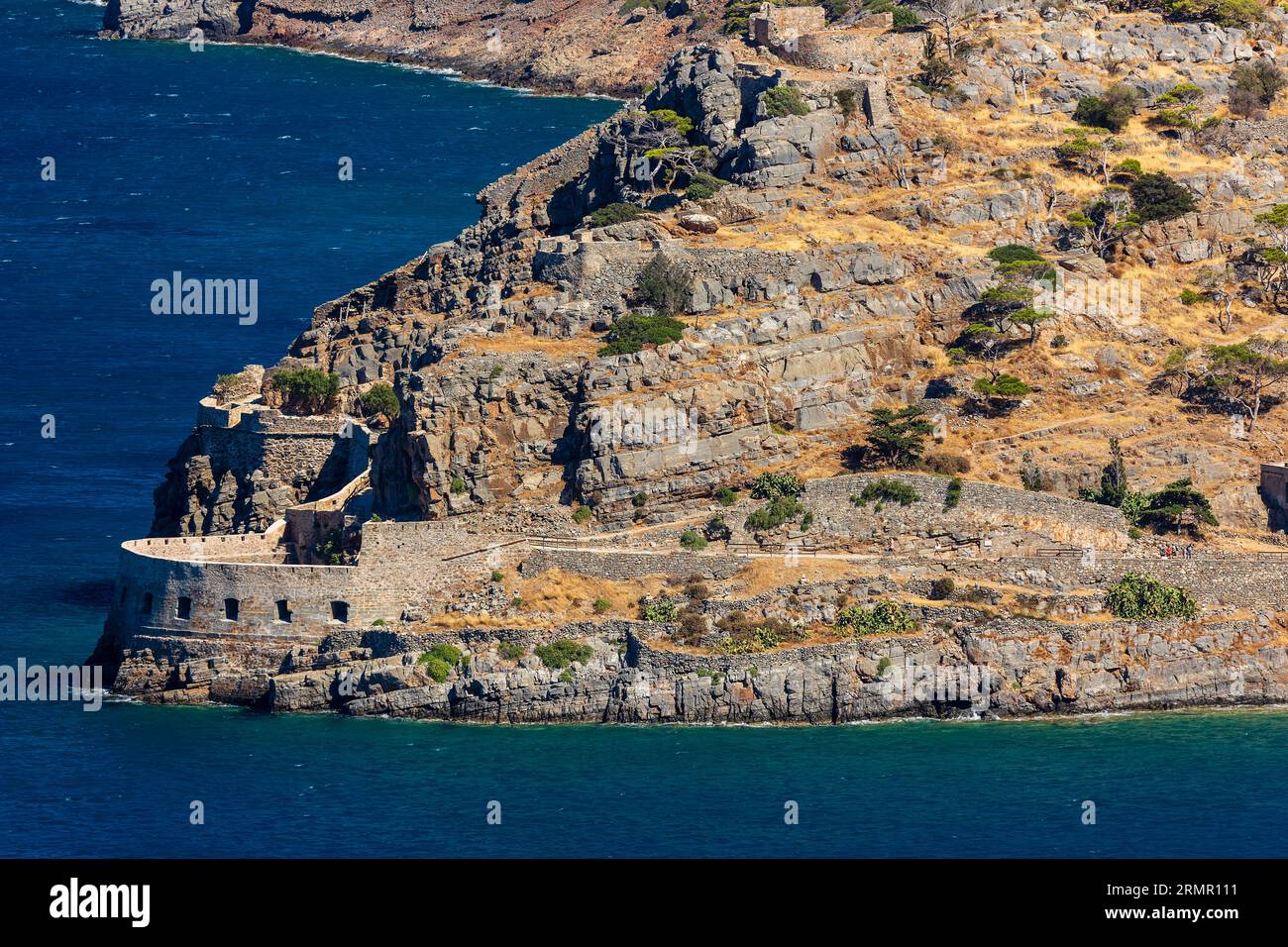 La forteresse vénitienne en ruine et ancienne colonie de lépreux de Spinalonga près d'Elounda sur l'île grecque de Crète Banque D'Images