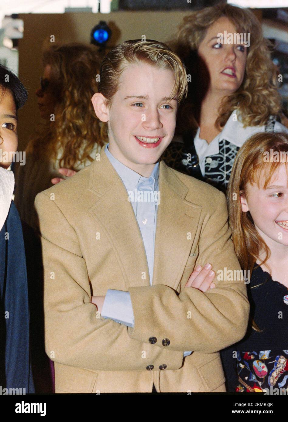 LOS ANGELES, CALIFORNIE. 17 décembre 1994 : l'acteur Macaulay Culkin à la première de Richie Rich au Mann Village Theatre, Westwood. Photo : Paul Smith / Featureflash Banque D'Images