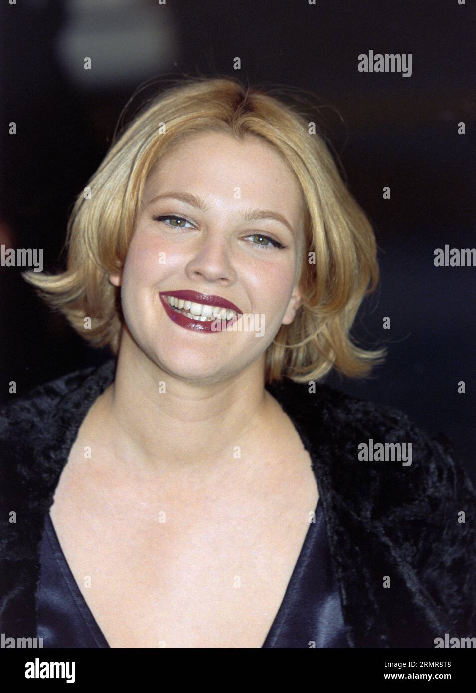 LOS ANGELES, CALIFORNIE. 16 février 1997 : Drew Barrymore à la fête du 65e anniversaire d’Elizabeth Taylor à Los Angeles. Photo : Paul Smith / Featureflash Banque D'Images