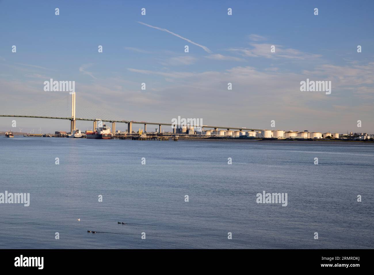 Extrémité nord de la rivière dartford traversant le village de greenhithe sur les rives de la tamise dans le Kent Banque D'Images