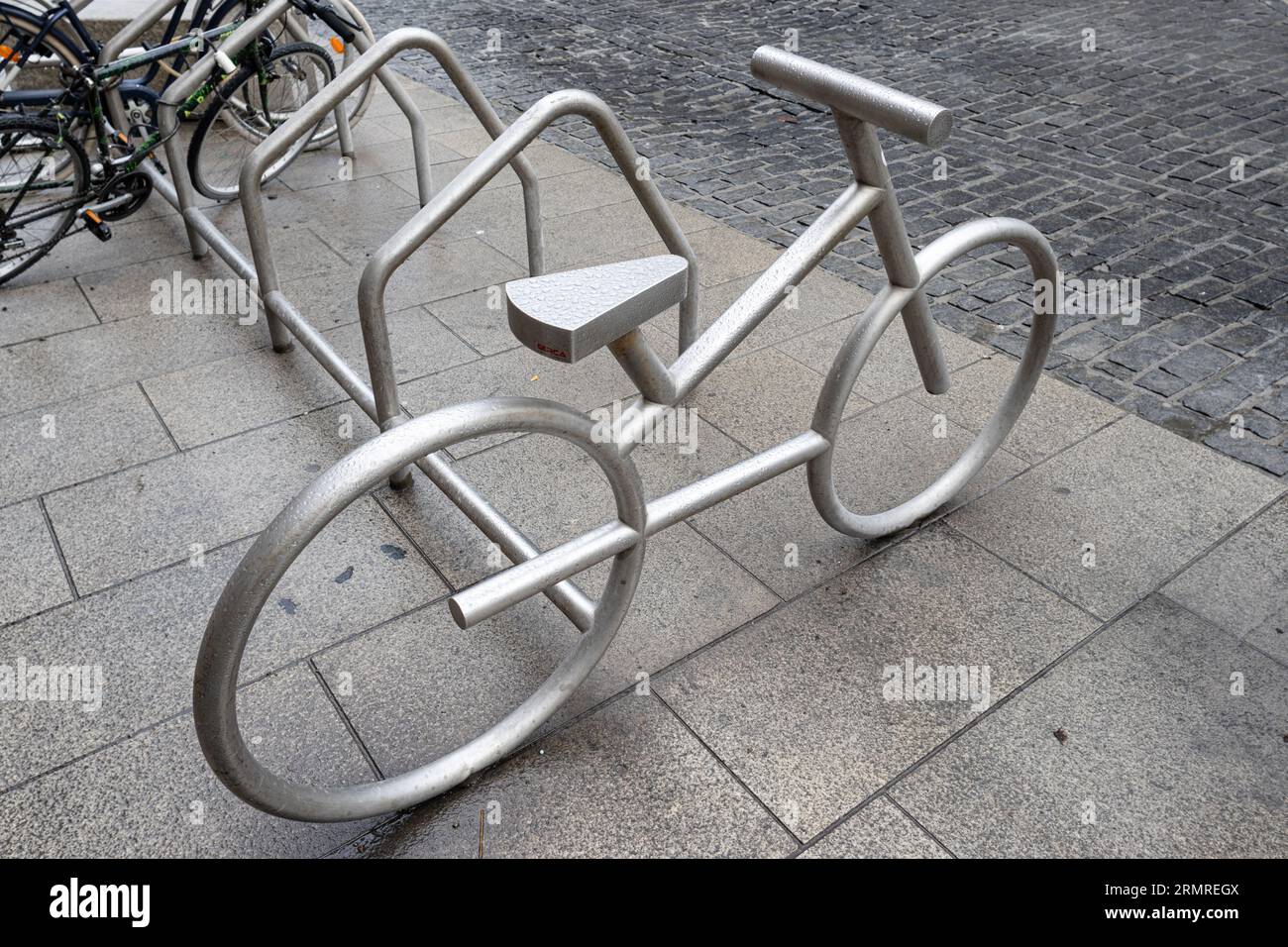 Corogne, Espagne ; 29 août 2023 : parking pour vélos dans une ville de Corogne Banque D'Images