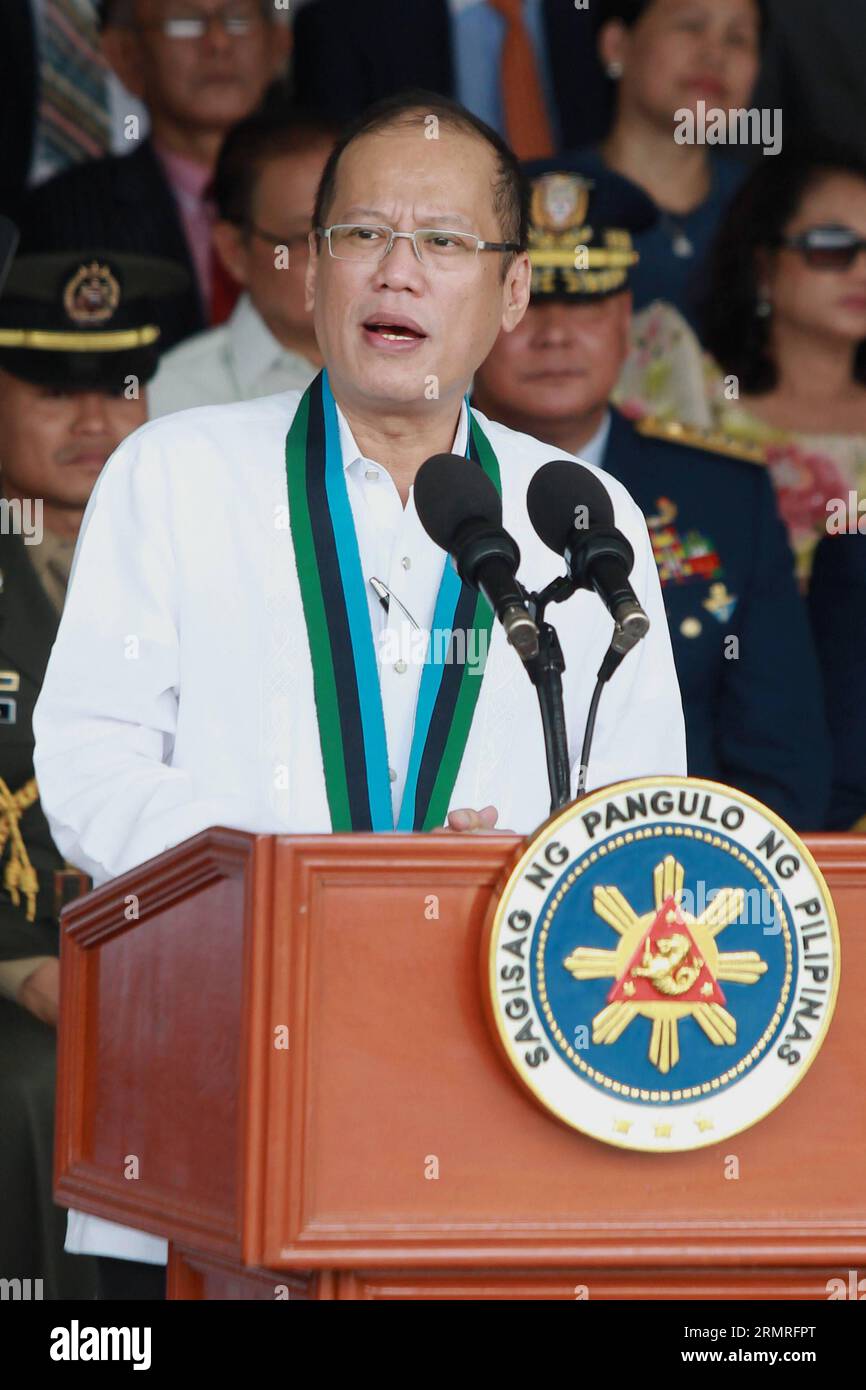 (140718) -- QUEZON CITY, 18 juillet 2014 (Xinhua) -- le président philippin Benigno Aquino III prend la parole lors des rites du changement de commandement de l'AFP à l'intérieur du camp Aguinaldo à Quezon City, aux Philippines, le 18 juillet 2014. Le président philippin Benigno Aquino III a nommé le Lieutenant-général Gregorio Pio Catapang, Jr. Nouveau chef d'état-major des Forces armées des Philippines (AFP) , a déclaré mercredi l'AFP. Catapang a officiellement pris ses fonctions de 45e chef d'état-major de l'AFP vendredi. (Xinhua/Rouelle Umali) (lyi) PHILIPPINES-QUEZON CITY-MILITAIRE CHANGEMENT DE COMMANDEMENT PUBLICATIONxNOTxINxCHN Quezon Banque D'Images