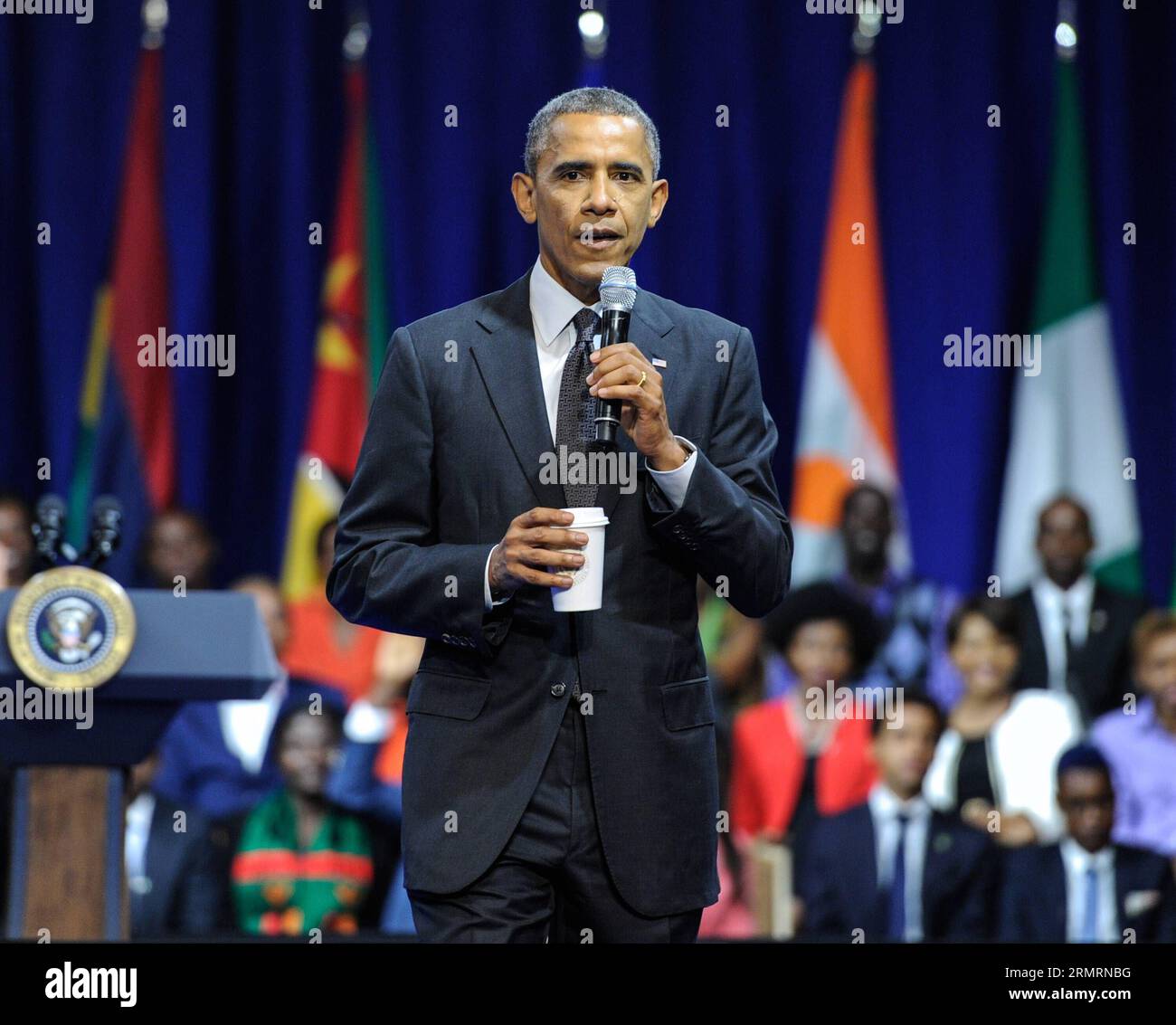 (140728) --WASHINGTON D.C., 28 juillet 2014 (Xinhua) -- le président américain Barack Obama prend la parole lors du sommet présidentiel de la bourse de Washington pour les jeunes dirigeants africains à Washington D.C., capitale des États-Unis, le 28 juillet 2014. Environ 500 jeunes dirigeants africains sont invités à participer à ce sommet et leur nombre doublera l’année prochaine. Pour montrer du respect pour le héros africain Nelson Mandela, la Washington Fellowship for Young African leaders a changé son nom en Mandela Washington Fellowship for Young African leaders, une nouvelle fois lancée par Barack Obama lors du sommet. (Xinhua/Bao Dandan) US-WASHINGTO Banque D'Images