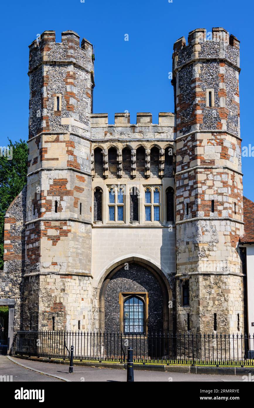 La porte du cimetière de l'ancienne abbaye de Saint Augustin. St. L'abbaye d'Augustin était un monastère bénédictin situé à Canterbury, dans le Kent, en Angleterre Banque D'Images