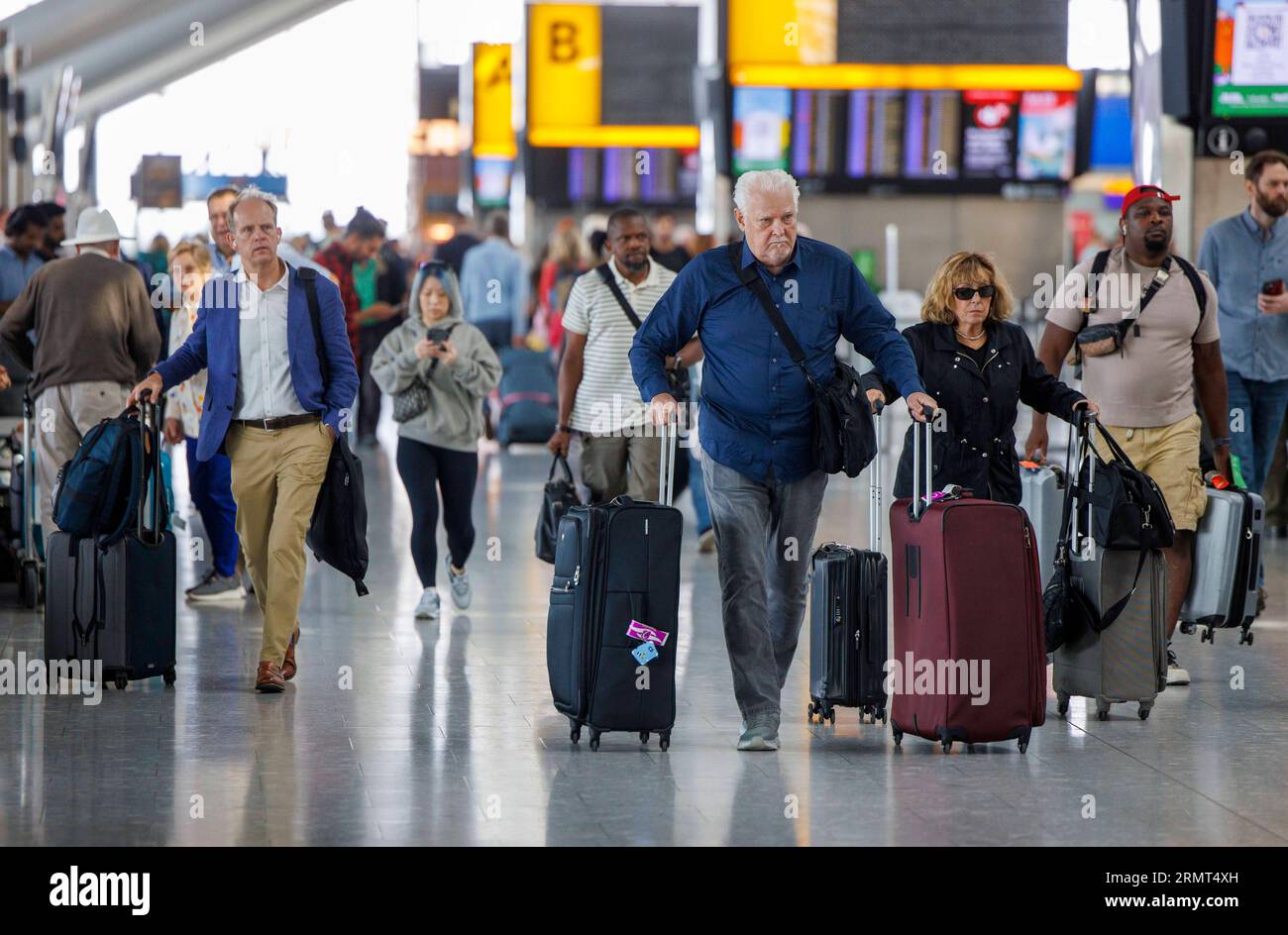 Londres, Royaume-Uni. 30 août 2023. Les perturbations des voyages à Heathrow en tant que pépin INFORMATIQUE le 27 août font que de nombreux passagers sont bloqués en Europe et à la maison avec des avions aux mauvais endroits. Crédit : Mark Thomas/Alamy Live News Banque D'Images