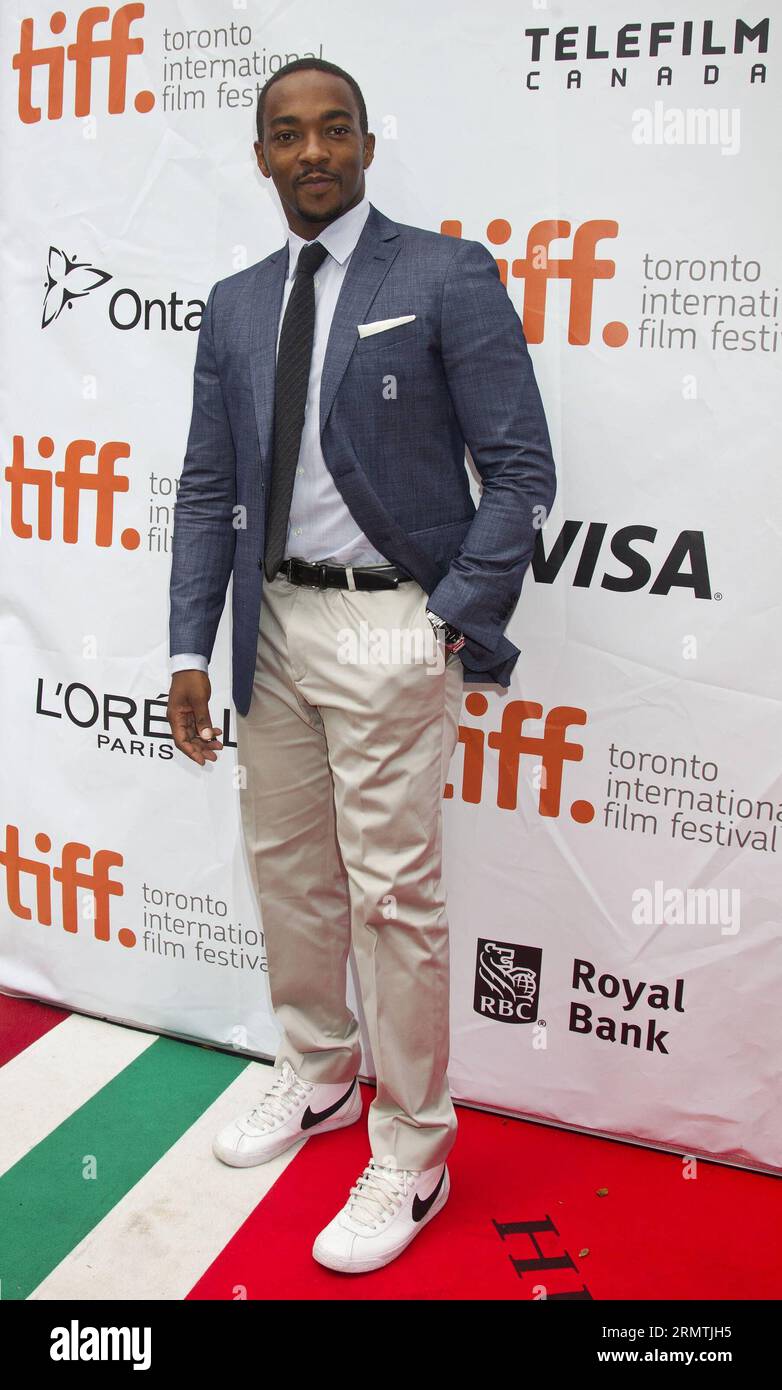 L'acteur Anthony Mackie pose pour des photos avant la première du film Noir et blanc au Roy Thomson Hall lors du 39e Festival international du film de Toronto à Toronto, Canada, le 6 septembre 2014. ) CANADA-TORONTO-INTERNATIONAL FILM FESTIVAL- NOIR ET BLANC ZouxZheng PUBLICATIONxNOTxINxCHN l'acteur Anthony Mackie pose pour les photos avant la première du film Noir et blanc AU Roy Thomson Hall lors du 39e Festival international du film de Toronto Canada LE 6 2014 septembre Canada Toronto International film Festival noir et blanc PUBLICATIONxNOTxINxCHN Banque D'Images