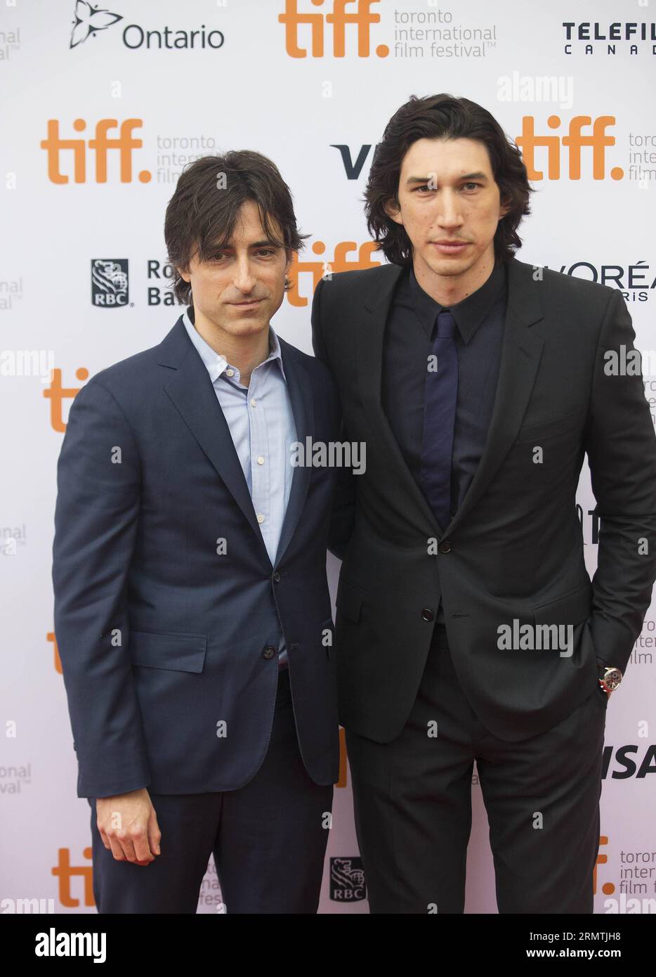 Le réalisateur Noah Baumbach (à gauche) et l'acteur Adam Driver posent pour des photos avant la première du film While re Young au Princess of Wales Theatre lors du 39e Festival international du film de Toronto à Toronto, Canada, le 6 septembre 2014. ) CANADA-TORONTO-INTERNATIONAL FILM FESTIVAL- PENDANT QUE NOUS SOMMES JEUNES ZouxZheng PUBLICATIONxNOTxINxCHN le réalisateur Noah Baumbach l et l'acteur Adam Driver posent pour des photos avant la première du film While We Right Young AU Princess of Wales Theatre lors du 39e Festival international du film de Toronto à Toronto Canada LE 6 2014 septembre Toronto International film Fes Banque D'Images