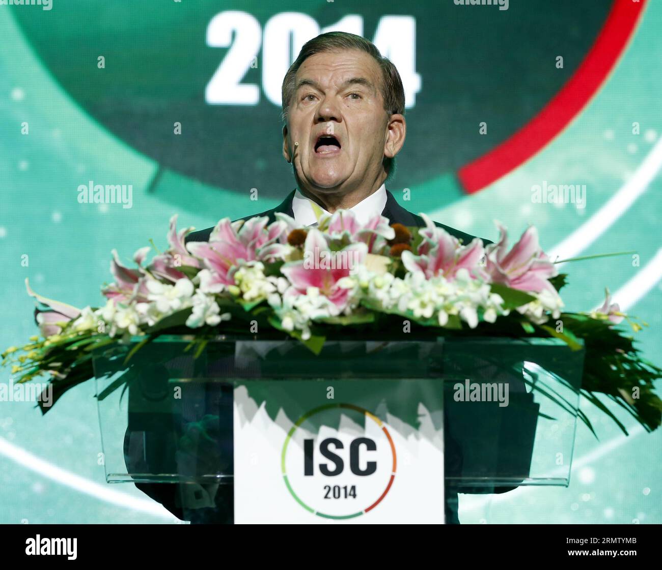 (140924) -- BEIJING, 24 septembre 2014 -- Tom Ridge, ancien secrétaire d'État à l'intérieur des États-Unis, prend la parole lors de la cérémonie d'ouverture de la conférence de deux jours sur la sécurité Internet en Chine à Beijing, capitale de la Chine, le 24 septembre 2014.) (lfj) CHINA-BEIJING-INTERNET SECURITY CONFERENCE (CN) ChenxJianli PUBLICATIONxNOTxINxCHN Beijing sept 24 2014 Tom Ridge ancien secrétaire à la sécurité intérieure des États-Unis prend la parole lors de la cérémonie d'ouverture de la Conférence de deux jours sur la sécurité Internet en Chine à Beijing capitale de la Chine sept 24 2014 Conférence de Beijing sur la sécurité Internet CN ChenxJianli PUBLICATIONxNOTxINxCHN Banque D'Images