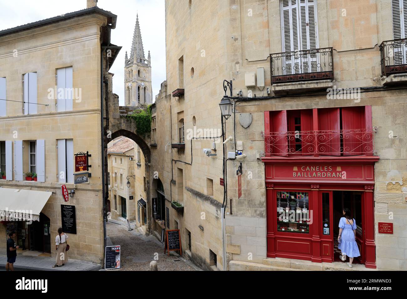 Saint-Émilion. Village, architecture, vin, tourisme et touristes. Le village de Saint-Émilion est classé parmi les plus beaux villages de France. Sain Banque D'Images