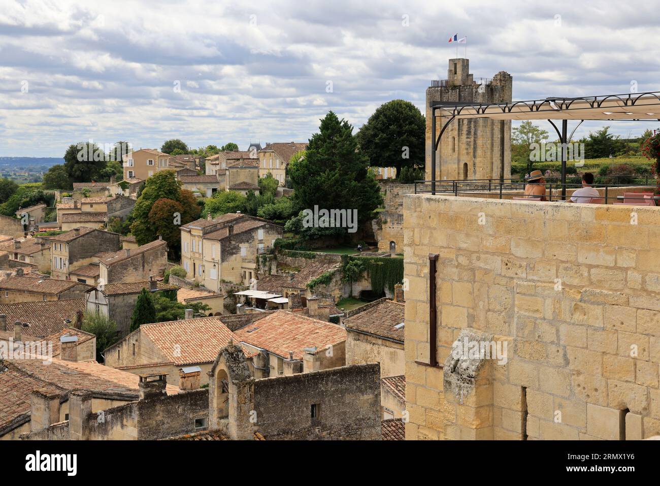 Saint-Émilion. Village, architecture, vin, tourisme et touristes. Le village de Saint-Émilion est classé parmi les plus beaux villages de France. Sain Banque D'Images