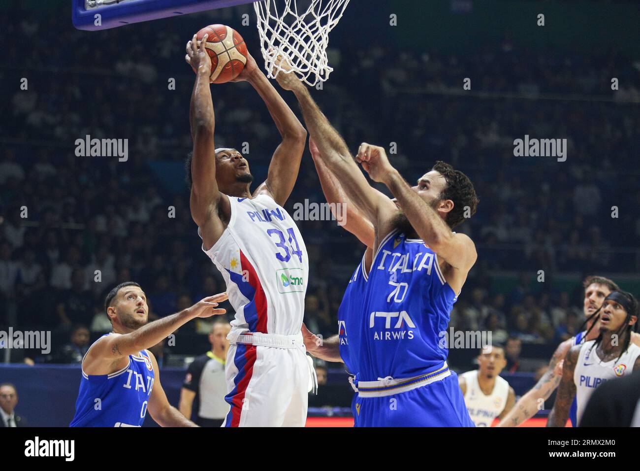 Quezon City, Philippines. 29 août 2023. Lors du match de coupe du monde FIBA 2023 entre l'Italie (bleu) et les Philippines (blanc) au Smart Araneta Coliseum, à Quezon City, Philippines, le 29 août 2023. L'Italie a gagné 90-83. (Photo de Dennis Jerome Acosta/Pacific Press/Sipa USA) crédit : SIPA USA/Alamy Live News Banque D'Images