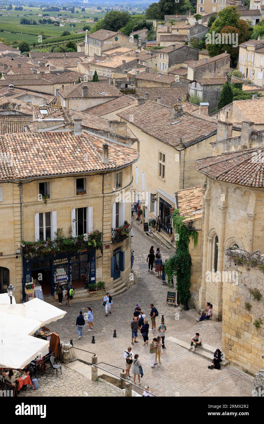 Saint-Émilion. Village, architecture, vin, tourisme et touristes. Le village de Saint-Émilion est classé parmi les plus beaux villages de France. Sain Banque D'Images