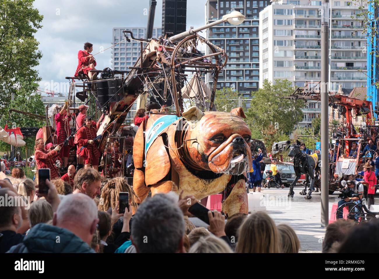 Théâtre de rue Royal de Luxe marionnette à Anvers, Belgique Banque D'Images