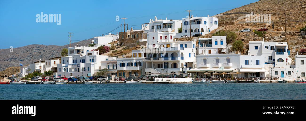 Le front de mer à Panormos, Tinos. Banque D'Images