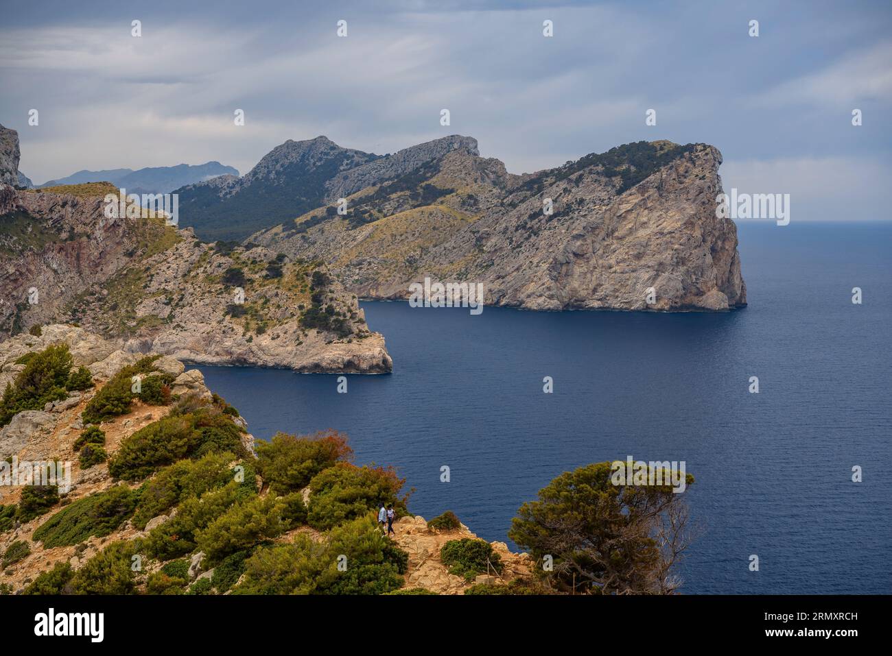 Falaises et montagnes de la Serra de Tramuntana vue du Cap de Formentor (Majorque, Îles Baléares) ESP : Acantilados de Mallorca Banque D'Images