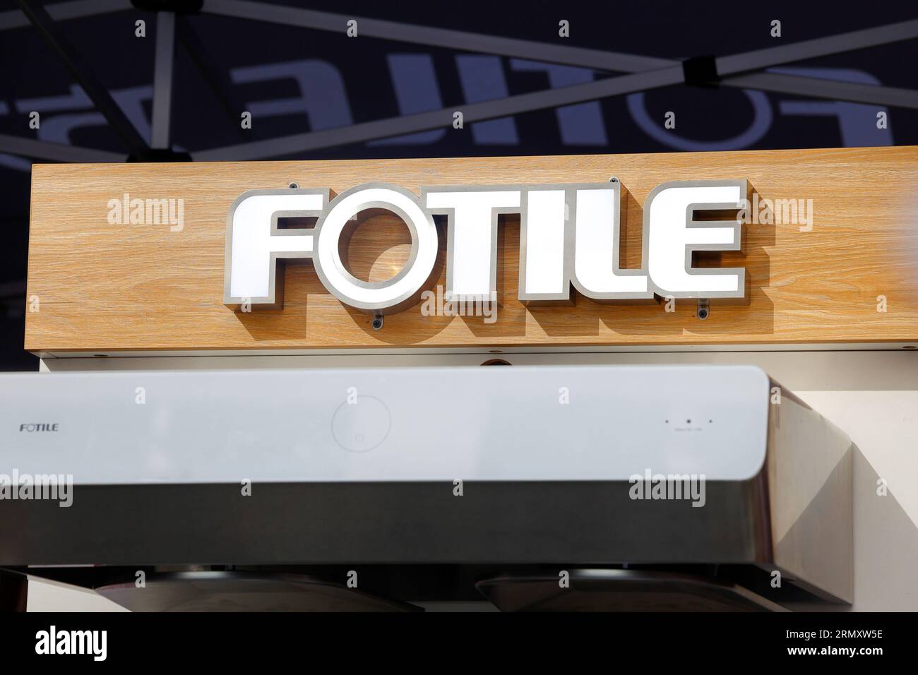 Signalétique pour Fotile, un appareil de cuisine de marque chinoise, et fabricant de hottes de cuisine dont le siège est à Ningbo, en Chine. Banque D'Images