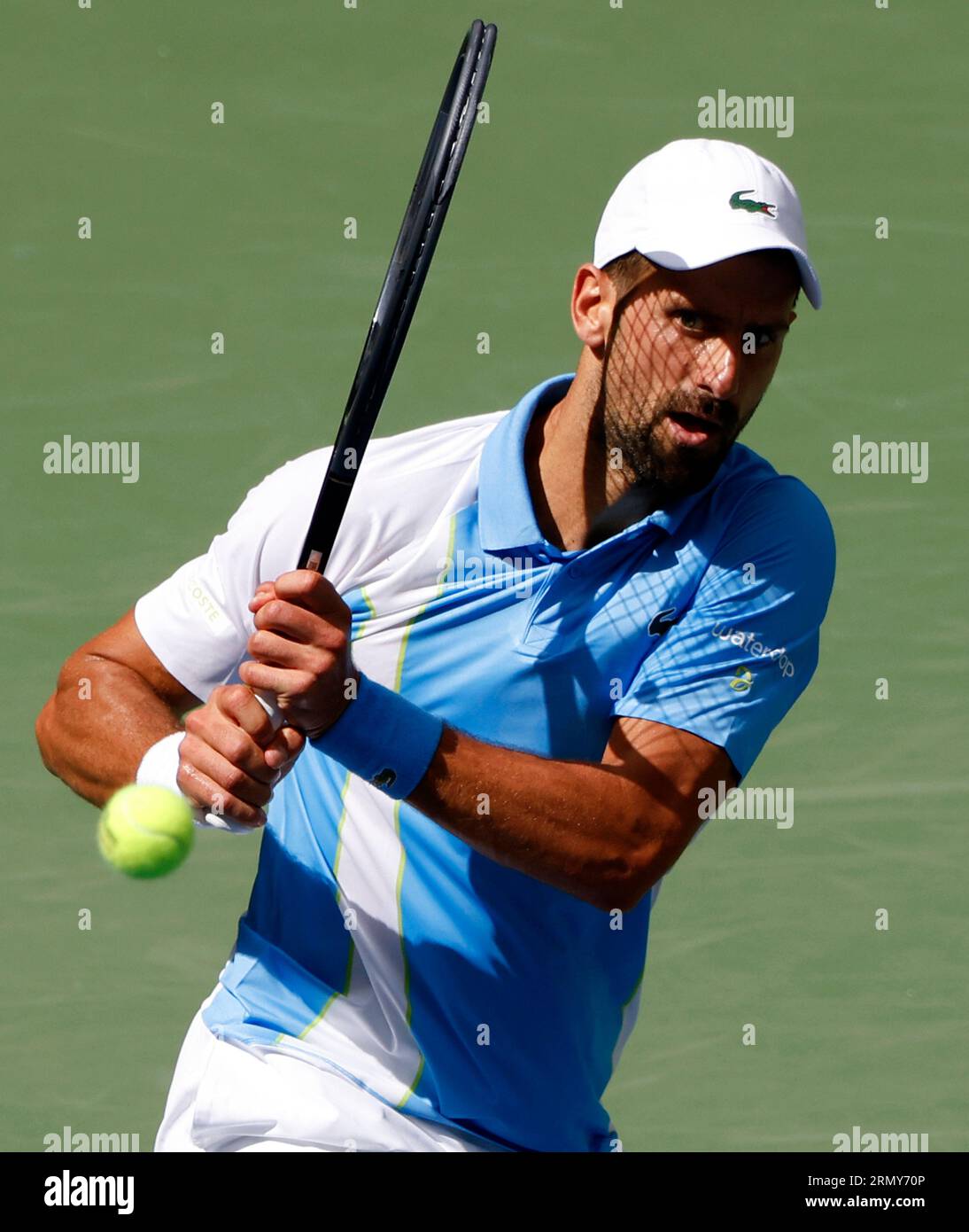 Flushing Meadow, États-Unis. 30 août 2023. Novak Djokovic de Serbie retourne un ballon à Bernabe.Zapata Miralles d'Espagne dans leur match de deuxième tour au Stade Arthur Ashe aux Championnats US Open de tennis 2023 au USTA Billie Jean King National tennis Center le mercredi 30 août 2023 à New York. Photo de John Angelillo/UPI crédit : UPI/Alamy Live News Banque D'Images