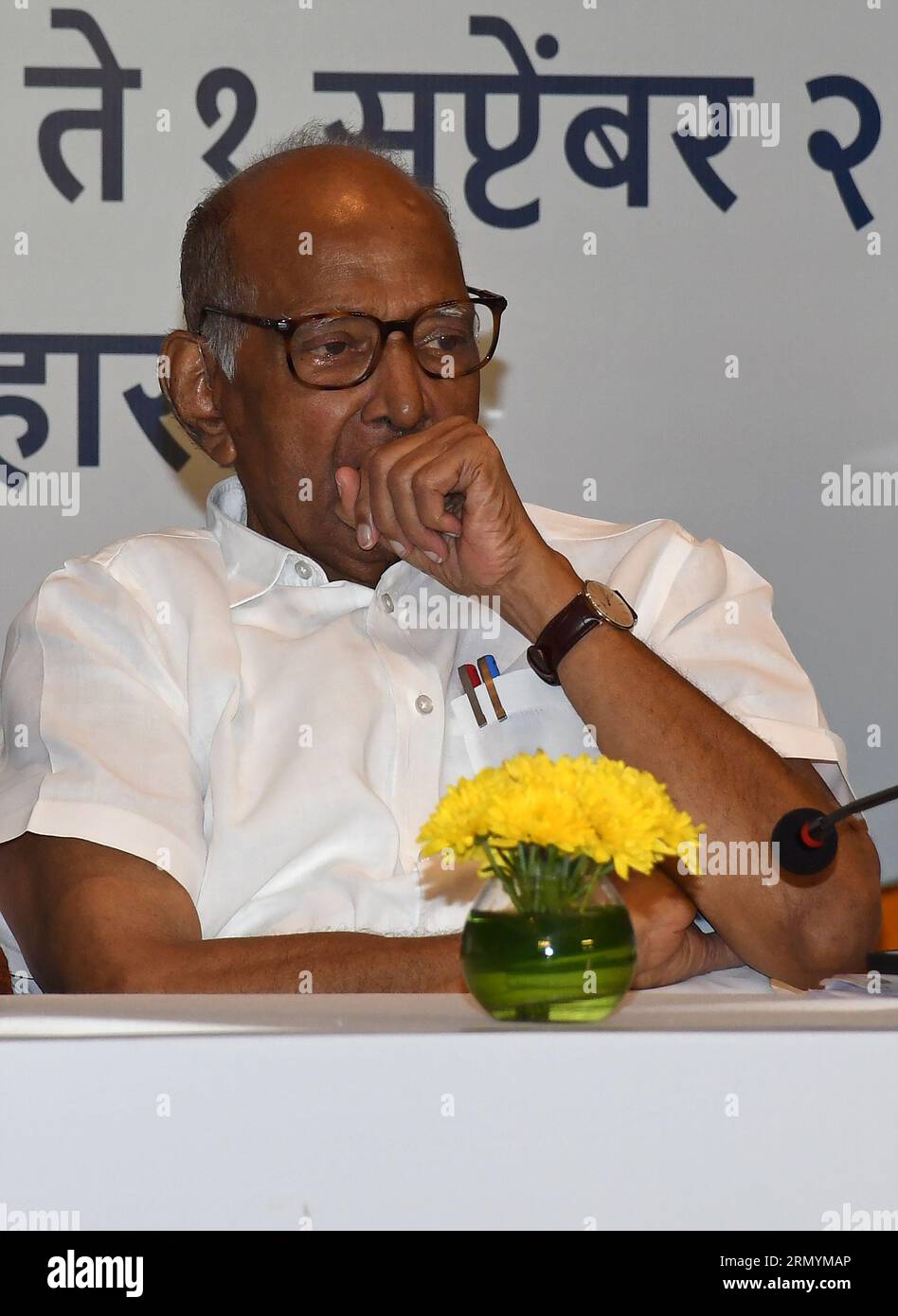 Mumbai, Inde. 30 août 2023. Sharad Govindrao Pawar, chef du Parti du Congrès nationaliste (NCP), est vu lors de la conférence de presse Maha Vikas Aghadi (MVA) à Mumbai. La conférence de presse a eu lieu avant la troisième réunion de l'Indian National Developmental inclusive Alliance (INDE) qui se tiendra les 31 août et 1 septembre 2023. Crédit : SOPA Images Limited/Alamy Live News Banque D'Images