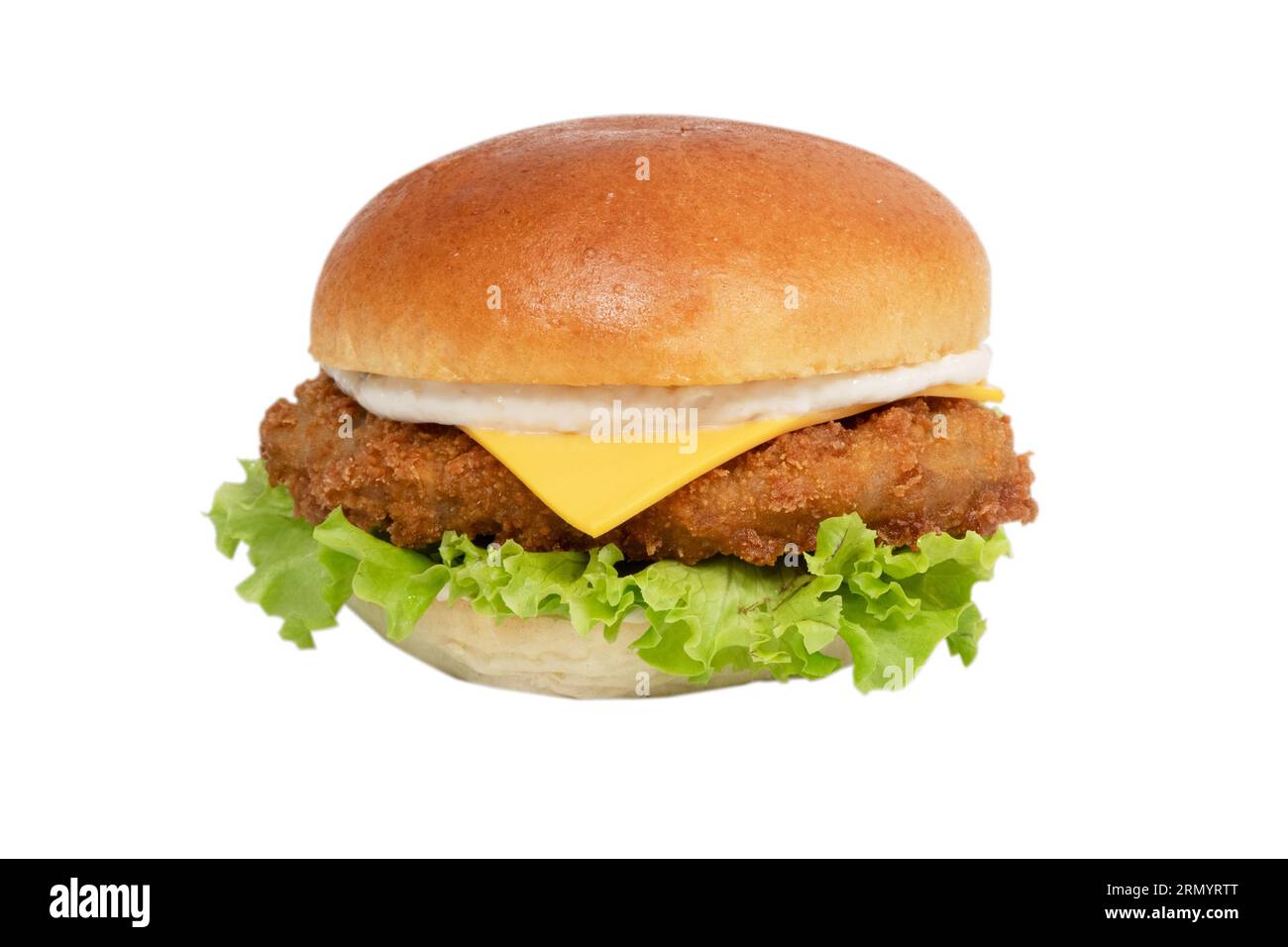 burger de boeuf avec pain de laitue au sésame fromage cheddar tomate sur fond noir Banque D'Images burger de boeuf avec pain de laitue au sésame fromage cheddar tomate sur fond noir Banque D'Images