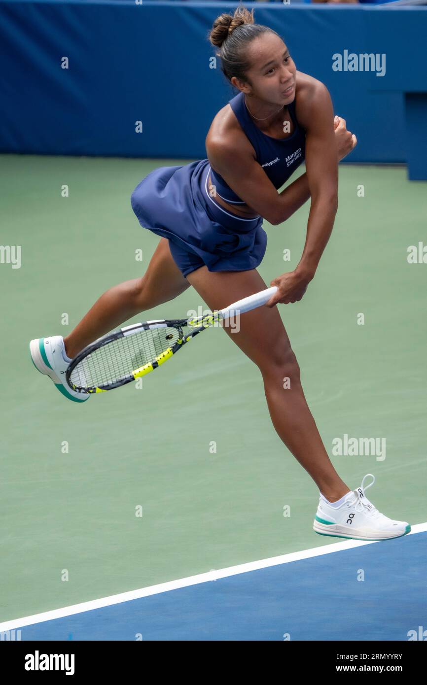 Leylah Fernandez (CAN) en compétition dans le Round 1 du US Open de tennis 2023. Banque D'Images