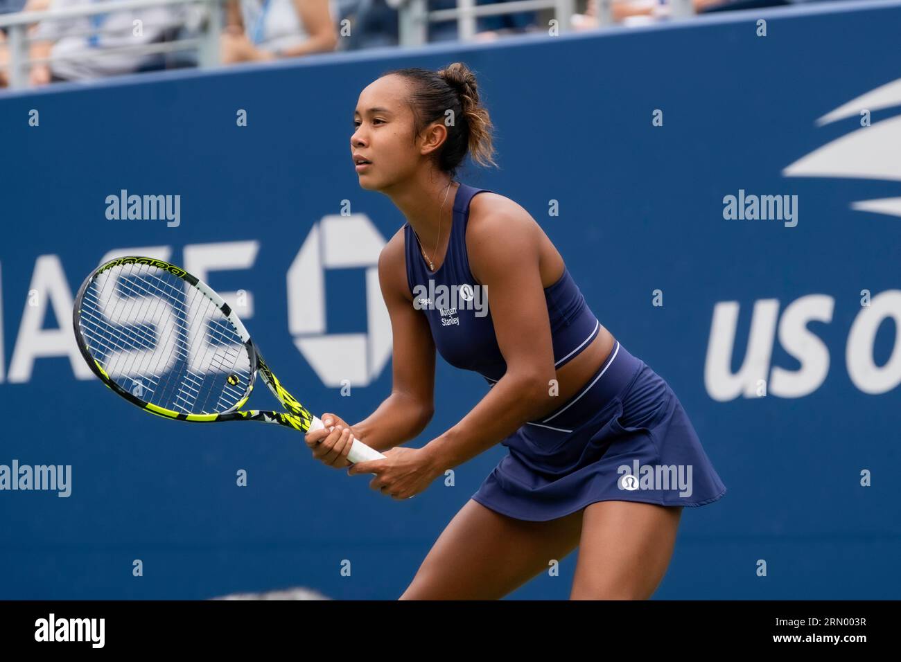 Leylah Fernandez (CAN) en compétition dans le Round 1 du US Open de tennis 2023. Banque D'Images