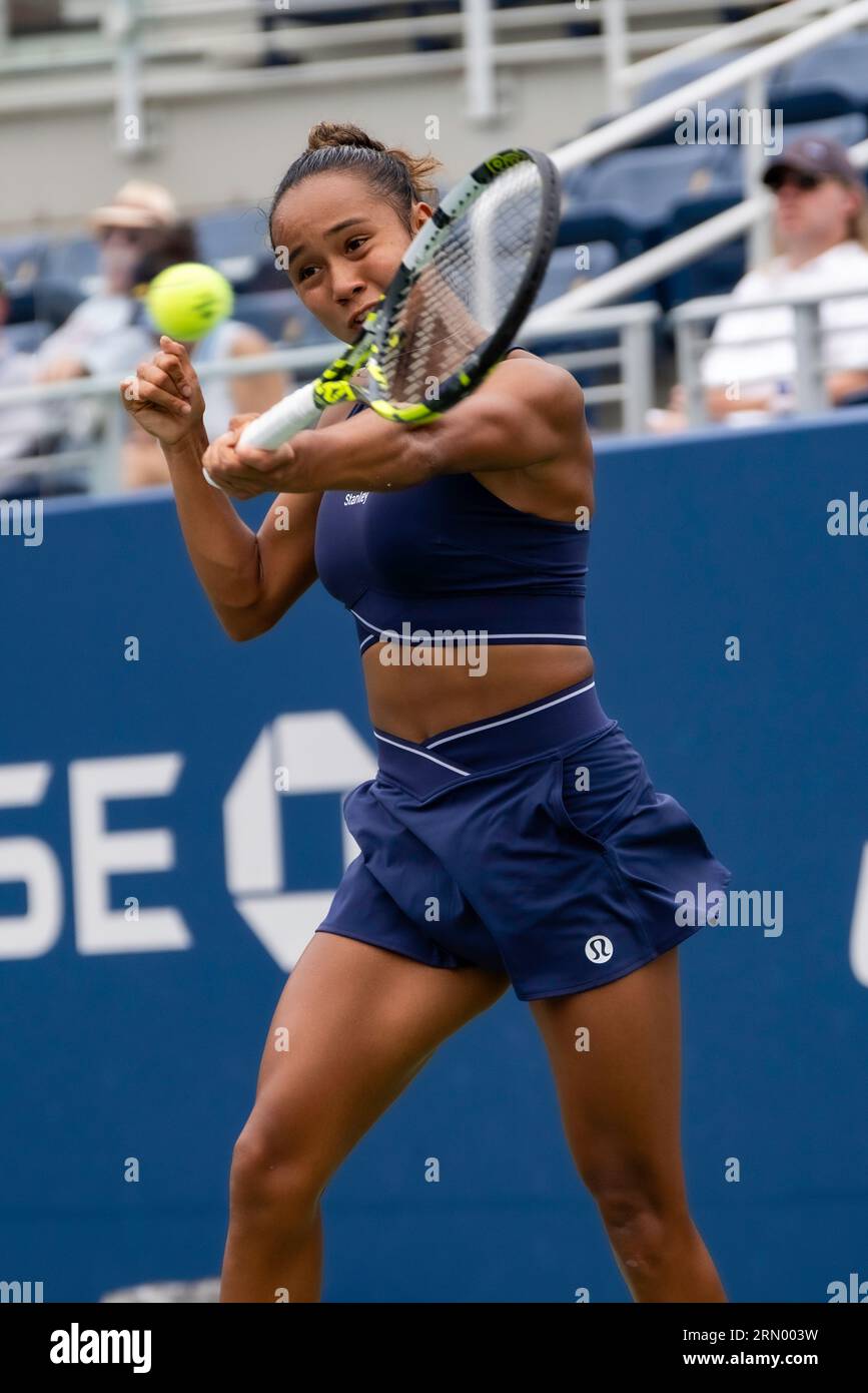 Leylah Fernandez (CAN) en compétition dans le Round 1 du US Open de tennis 2023. Banque D'Images