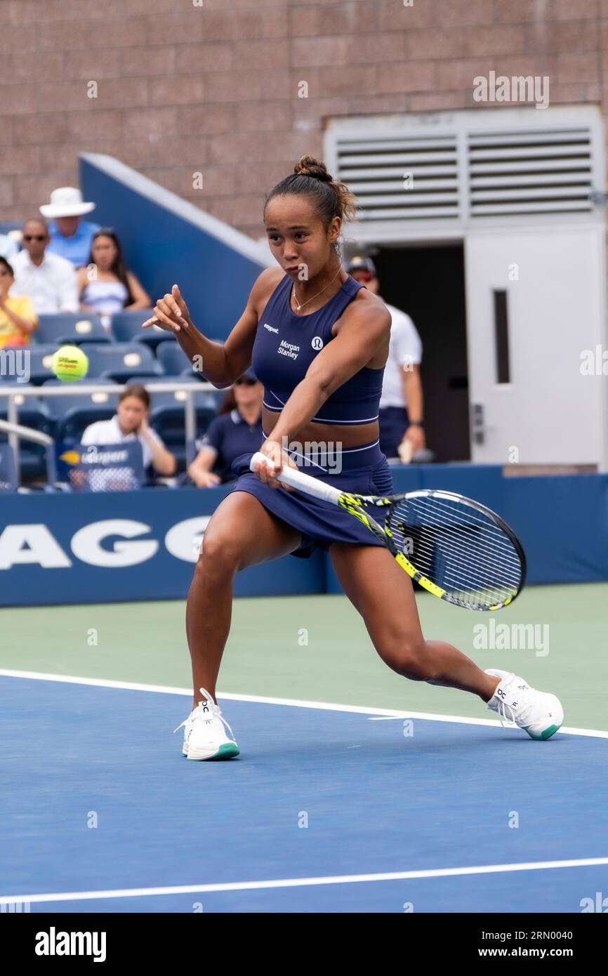 Leylah Fernandez (CAN) en compétition dans le Round 1 du US Open de tennis 2023. Banque D'Images